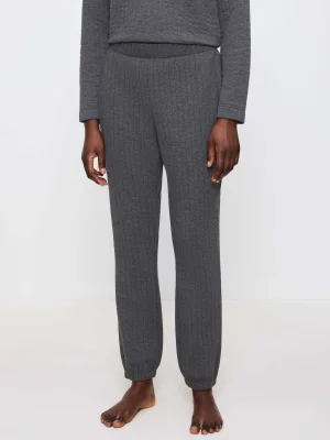 ნაცრისფერი