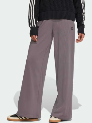 იასამნისფერი