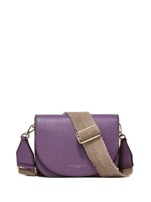 იასამნისფერი