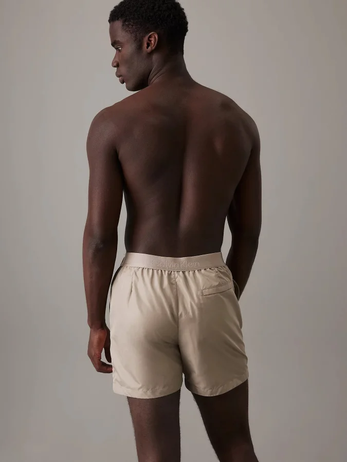 CALVIN KLEIN - MEDIUM... 2