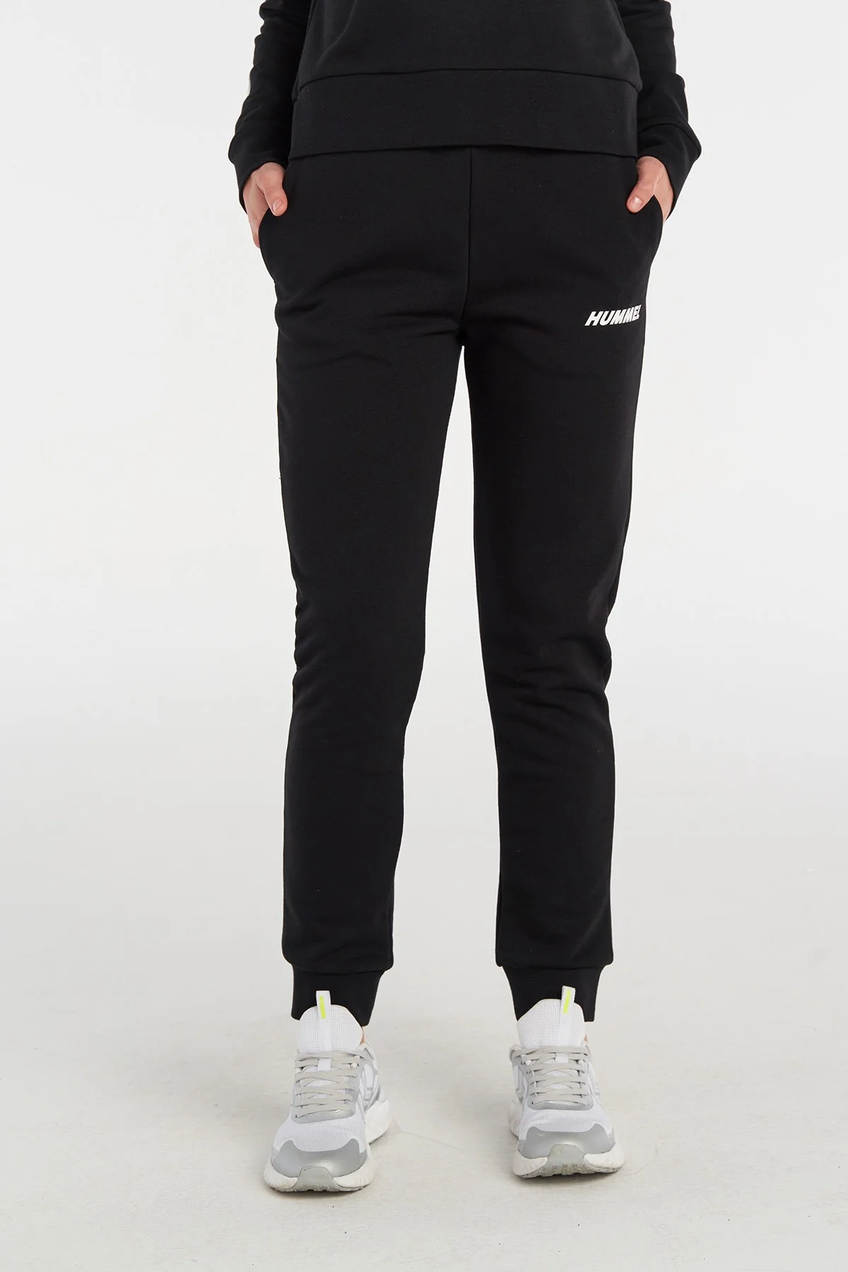 HUMMEL - hmlT-TE ELEMENTAL REGULAR PANTS HUMMEL - hmlT-TE ELEMENTAL REGULAR PANTS