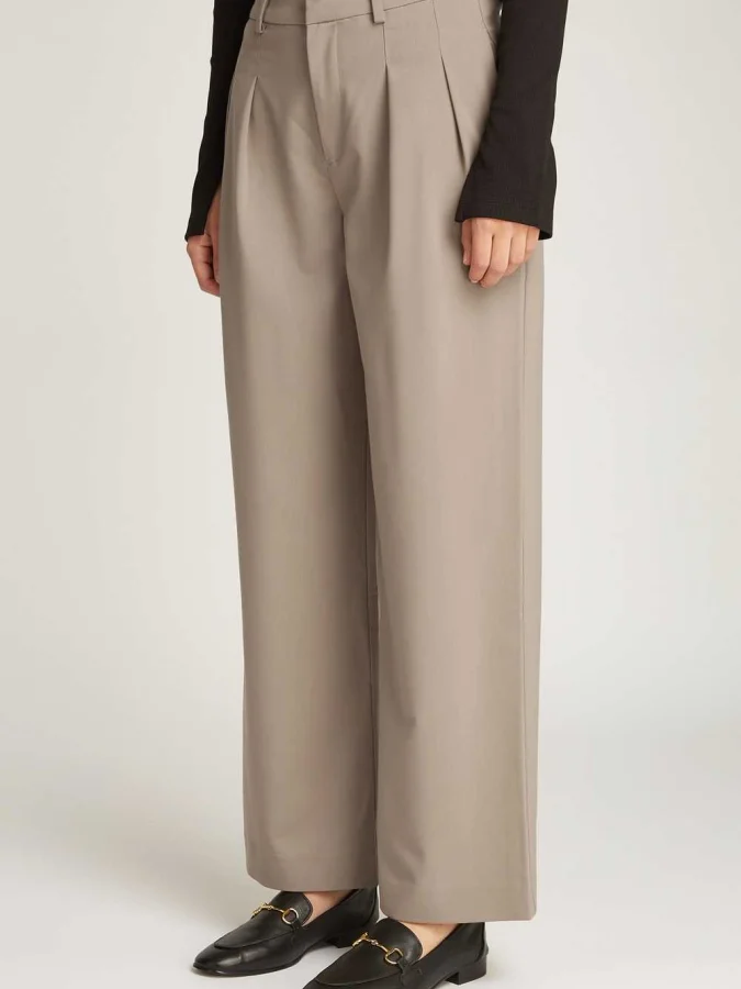 CALVIN KLEIN JEANS -...