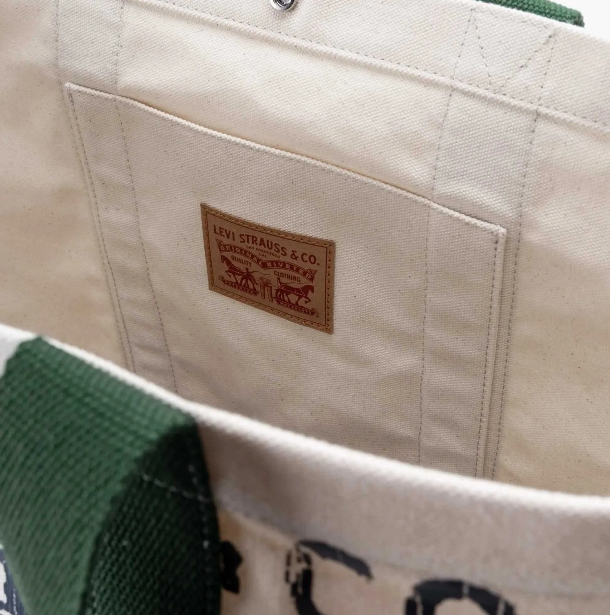 Levis® - WOMENS TWO HORSE TOTE-ALL XL Levis® - WOMENS TWO HORSE TOTE-ALL XL