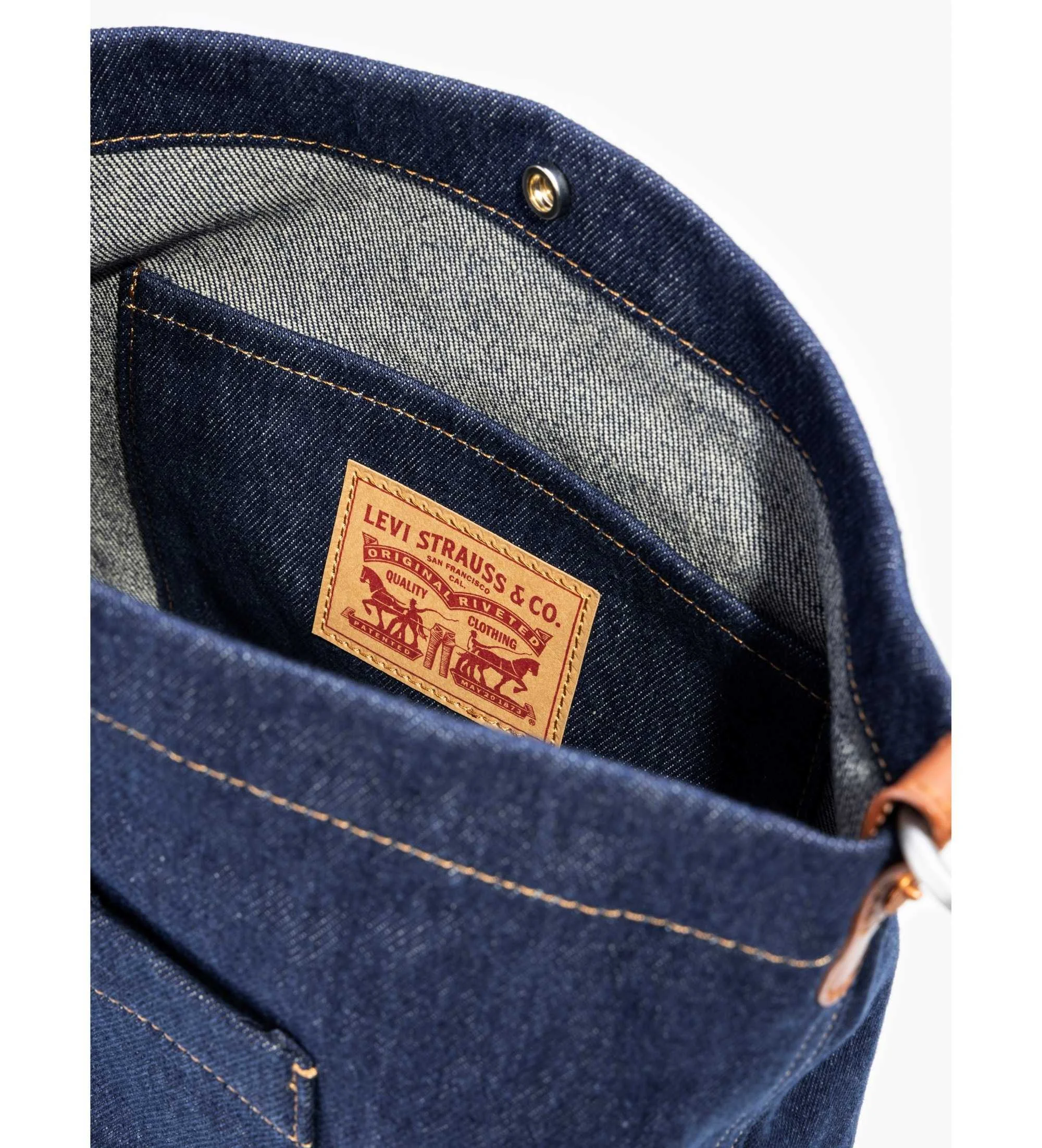 Levis® - WOMENS HERITAGE BUCKET BAG Levis® - WOMENS HERITAGE BUCKET BAG