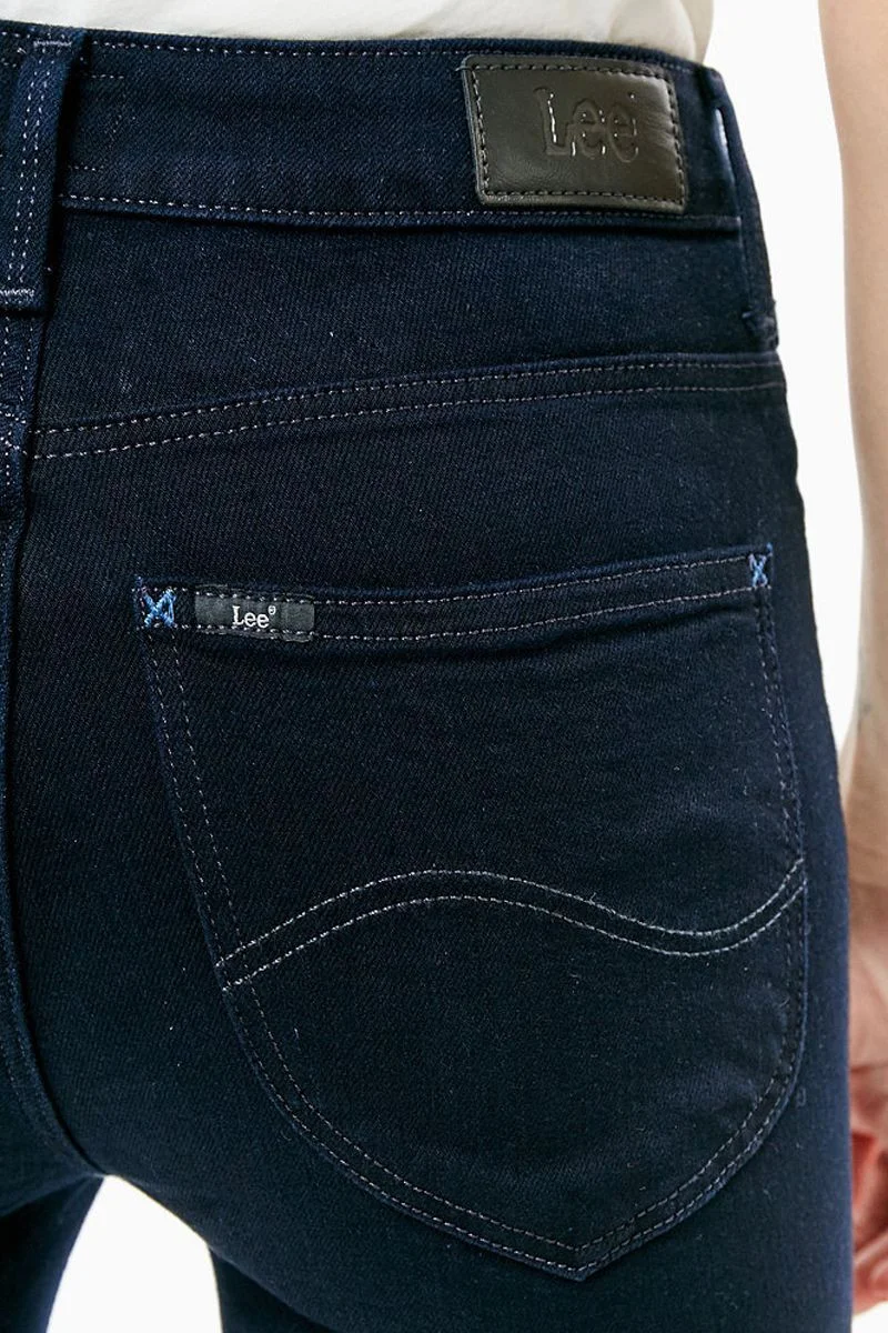 Lee - Scarlett High Lee - Scarlett High