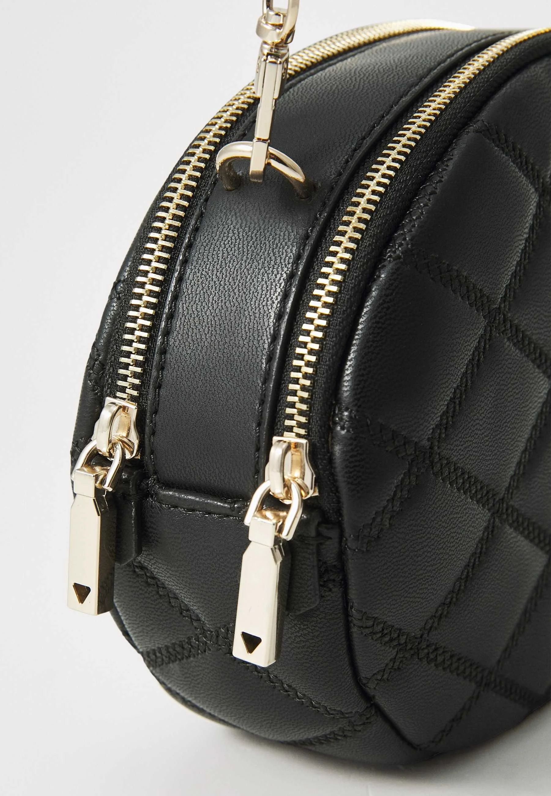 GUESS - TAMSIN DOUBLE ZIP CROSSBODY GUESS - TAMSIN DOUBLE ZIP CROSSBODY