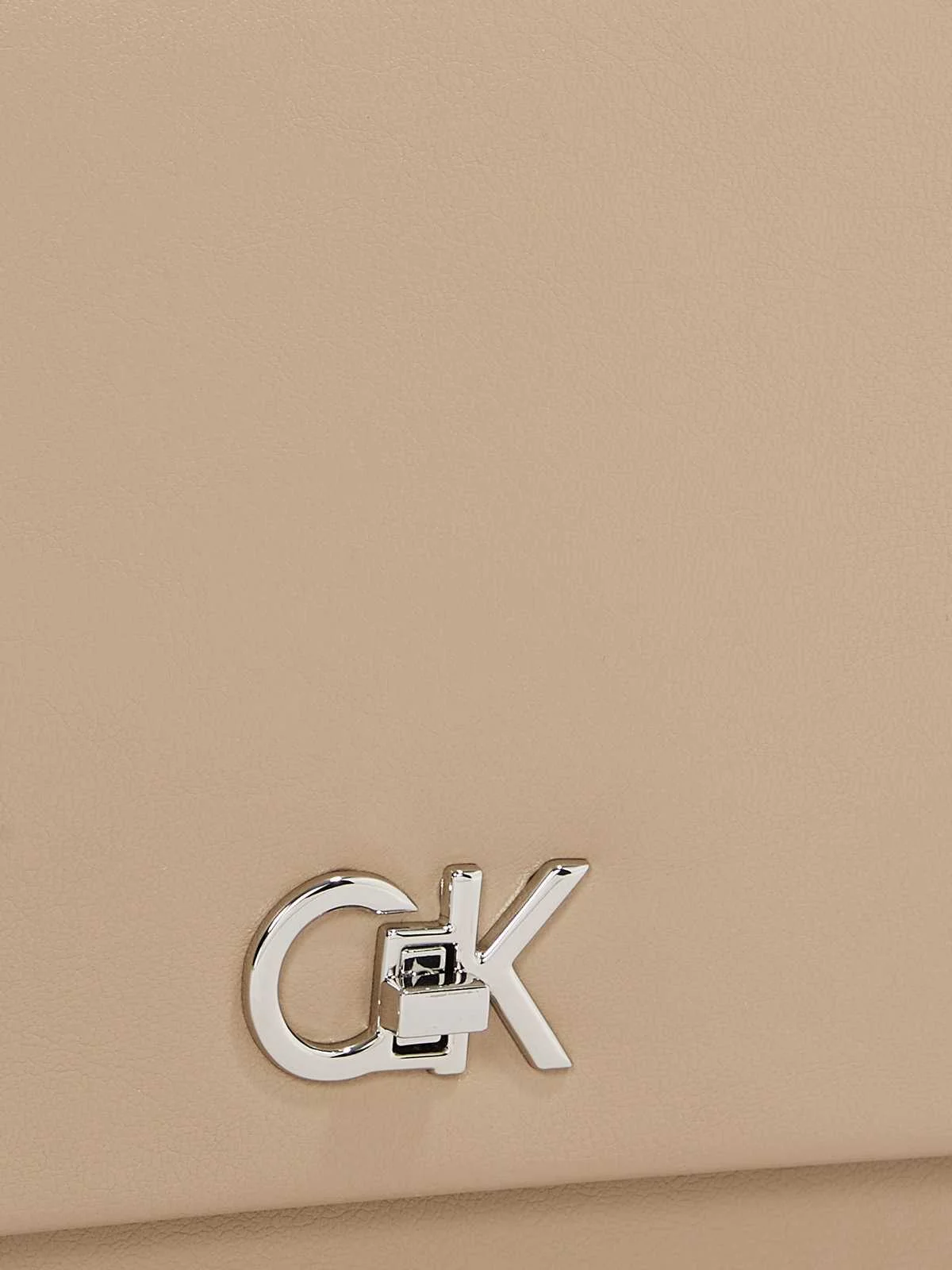 CALVIN KLEIN - CK ELONGATED SHOULDER BAG CALVIN KLEIN - CK ELONGATED SHOULDER BAG