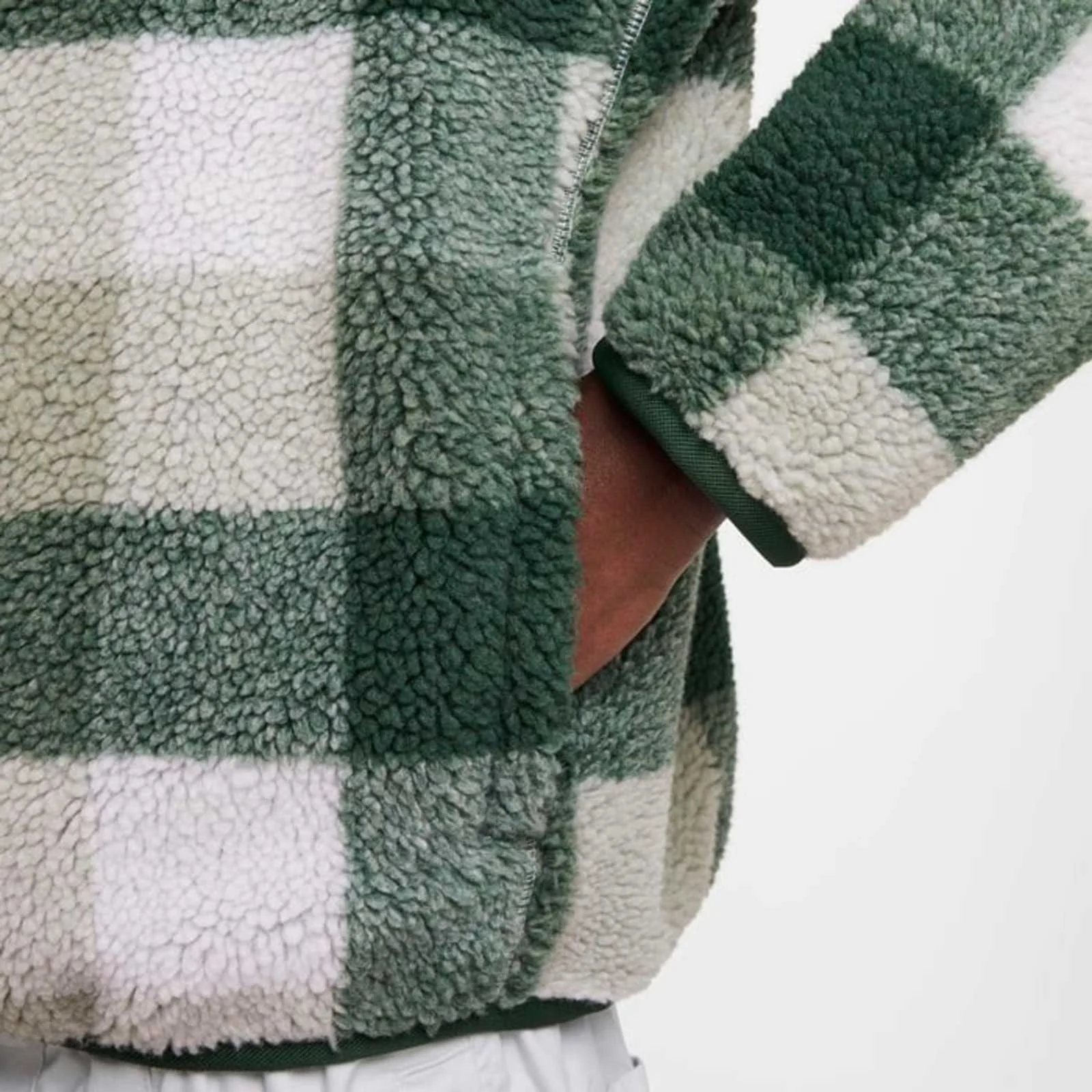 NIKE - M NK CLUB SSNL WNTRZD AOP HZ NIKE - M NK CLUB SSNL WNTRZD AOP HZ