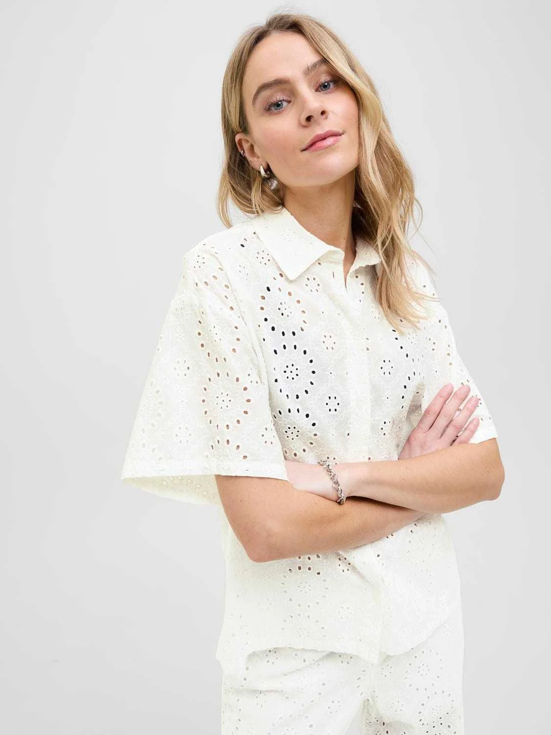 JJXX - JXMILLIE BRODERIE SS SHIRT WVN JJXX - JXMILLIE BRODERIE SS SHIRT WVN