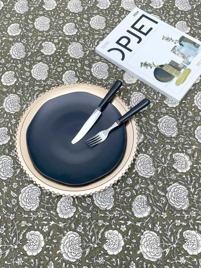 Opjet - Green Tablecloth,... 2