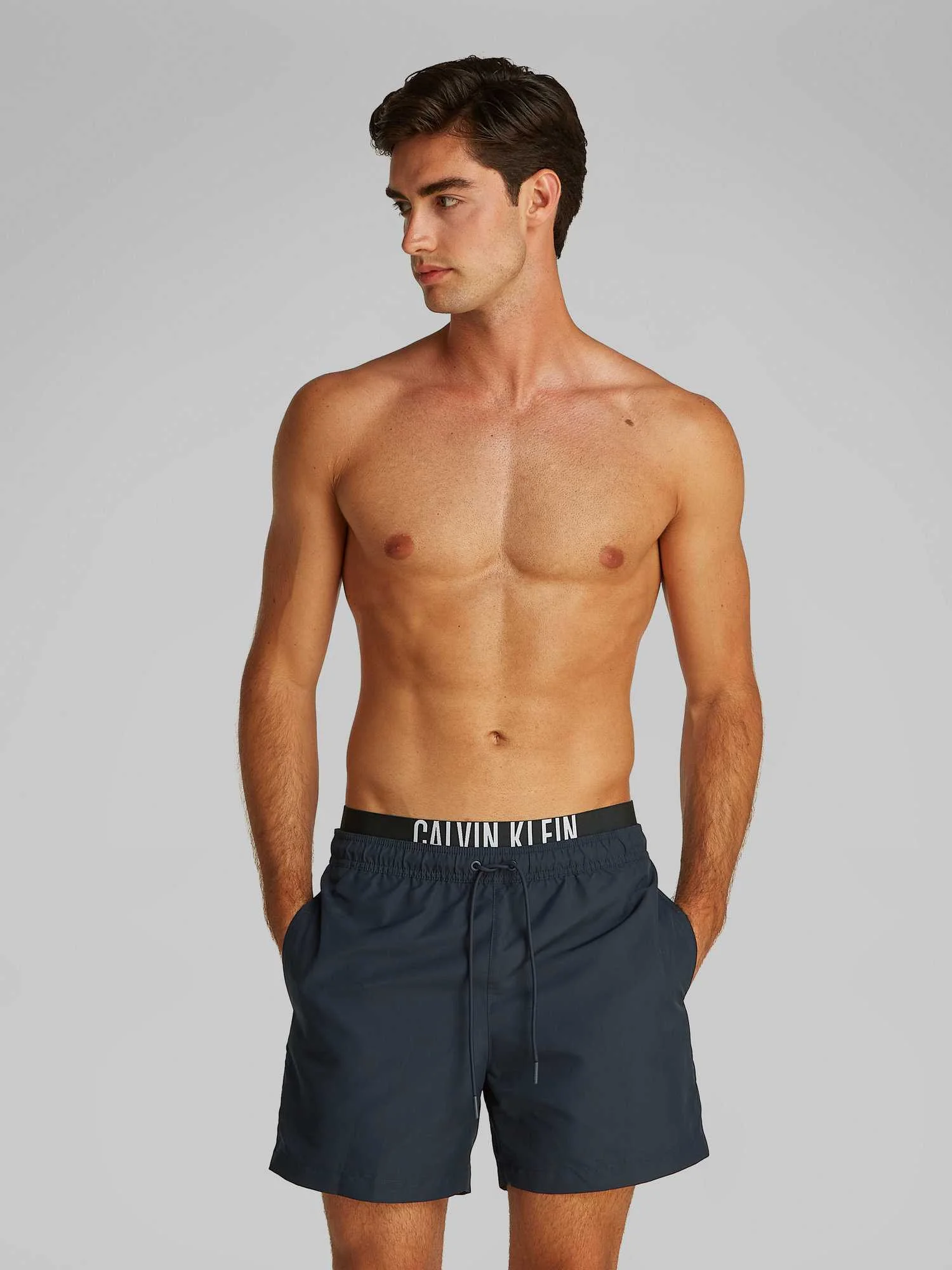 CALVIN KLEIN - MEDIUM... 2