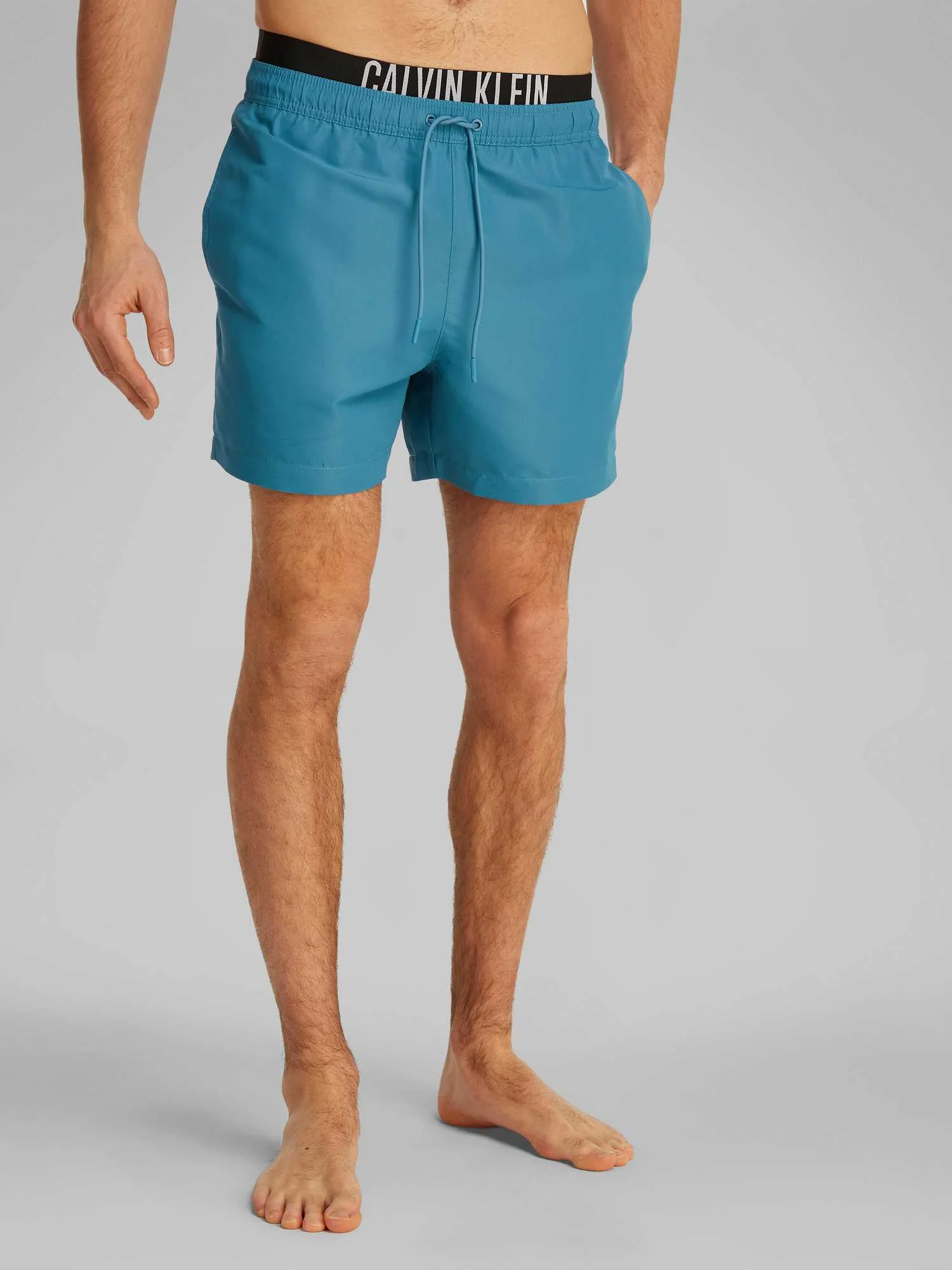 CALVIN KLEIN - MEDIUM... 2