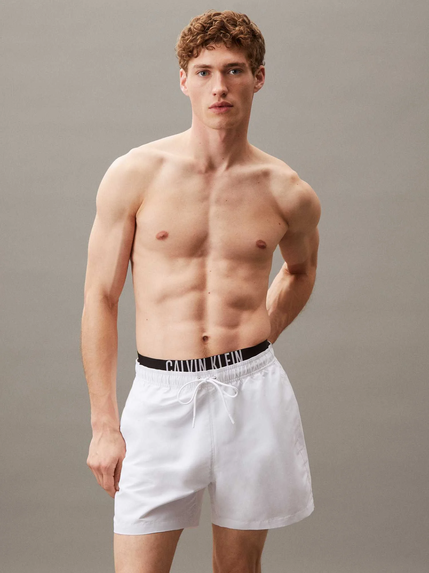 CALVIN KLEIN - MEDIUM... 2
