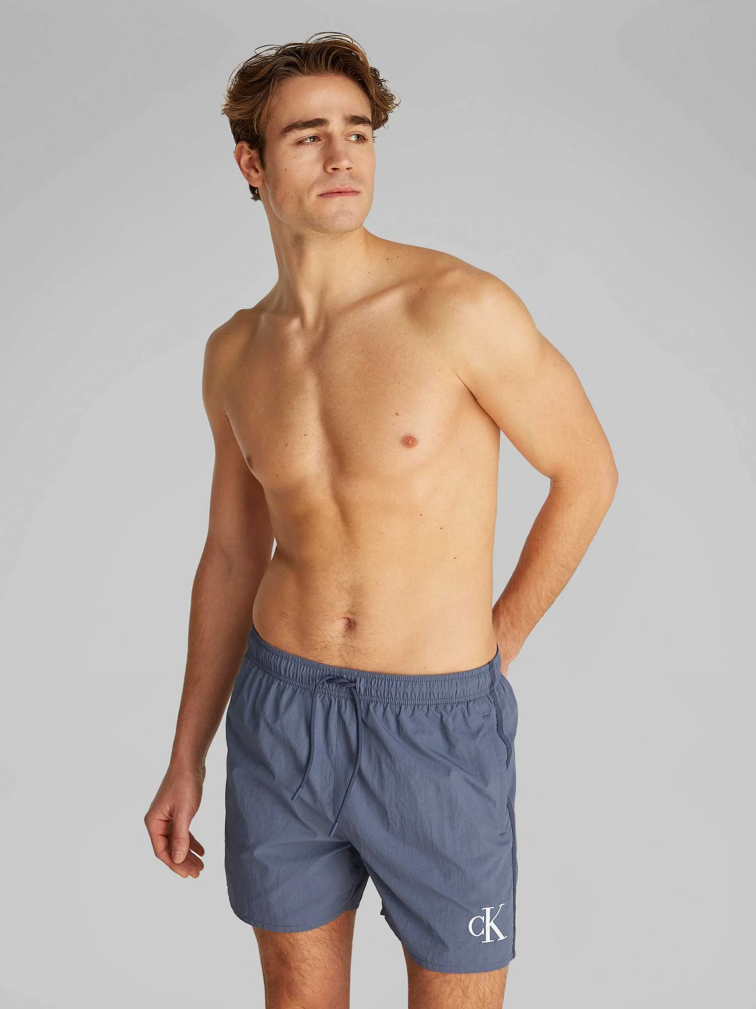 CALVIN KLEIN - MEDIUM... 2