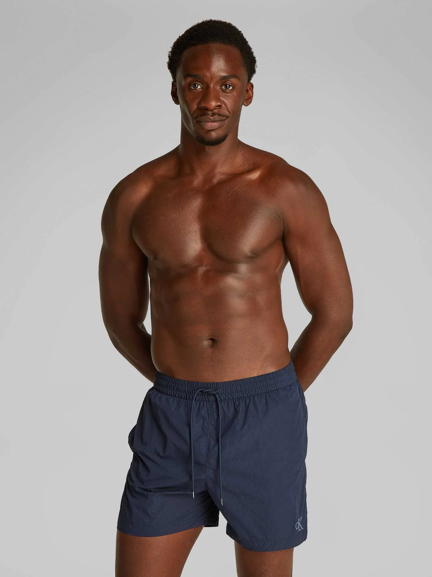 CALVIN KLEIN - MEDIUM... 2