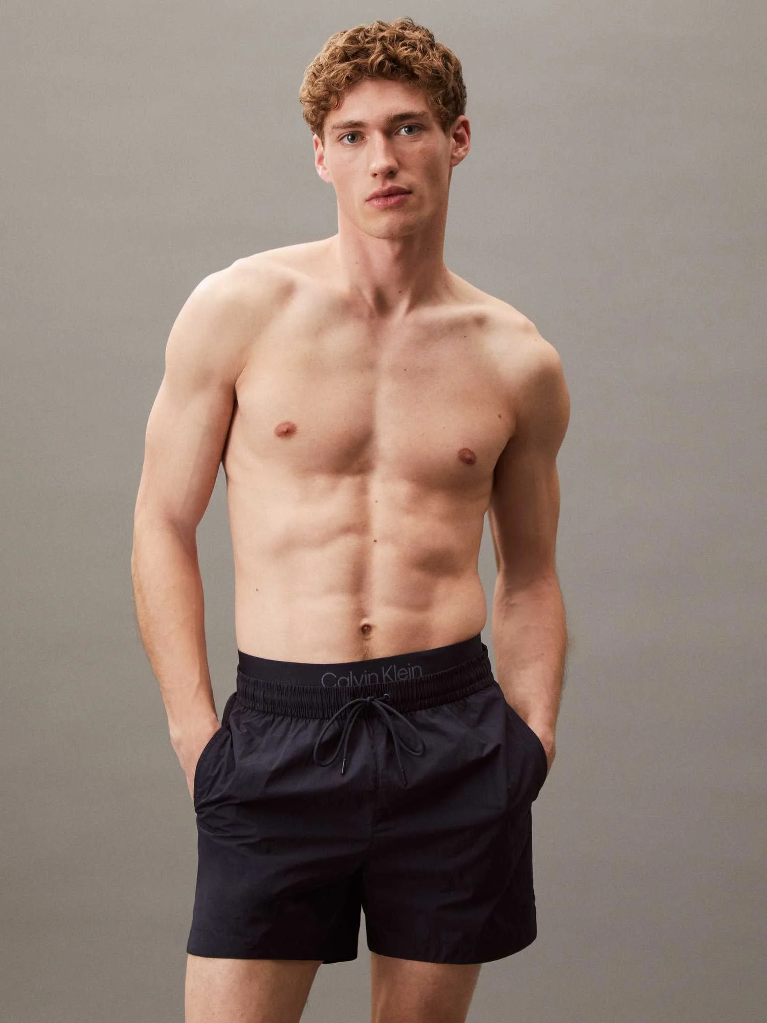 CALVIN KLEIN - MEDIUM... 2