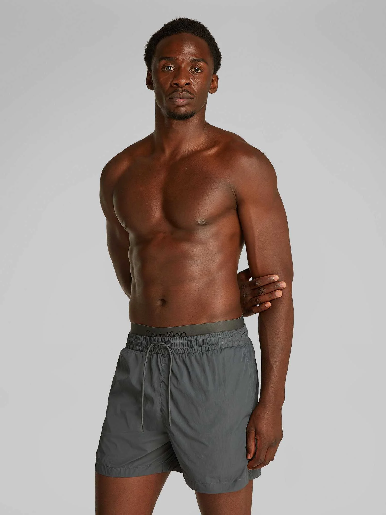 CALVIN KLEIN - MEDIUM... 2