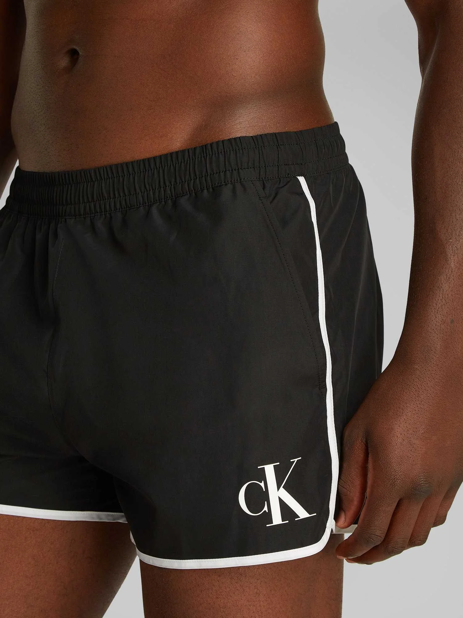 CALVIN KLEIN - SHORT RUNNER