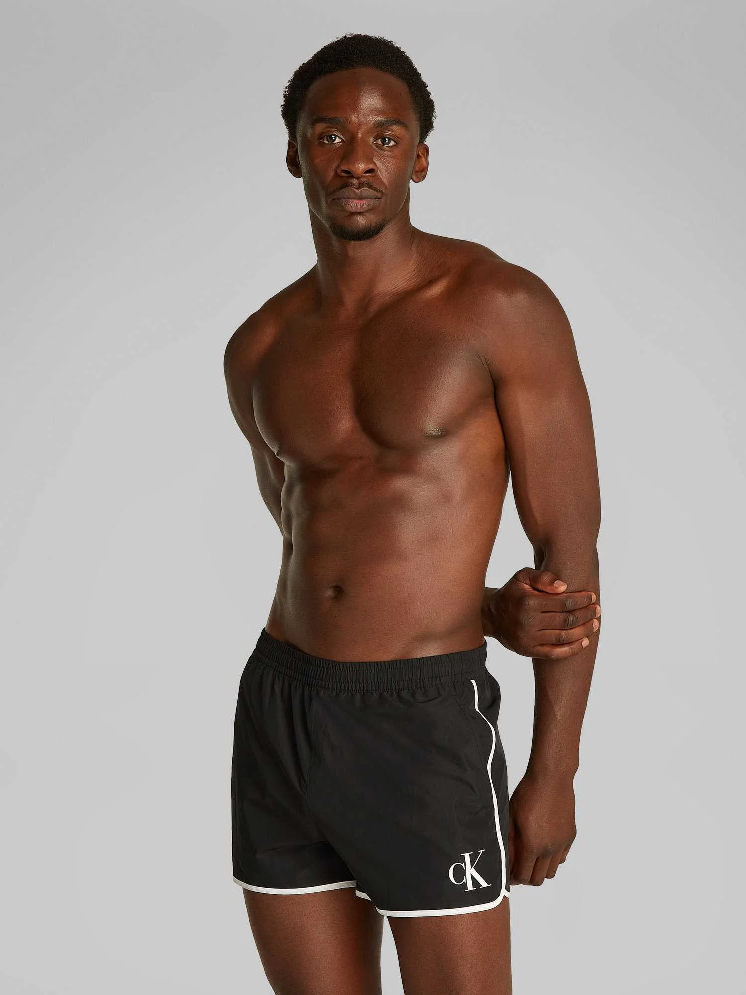 CALVIN KLEIN - SHORT RUNNER 2