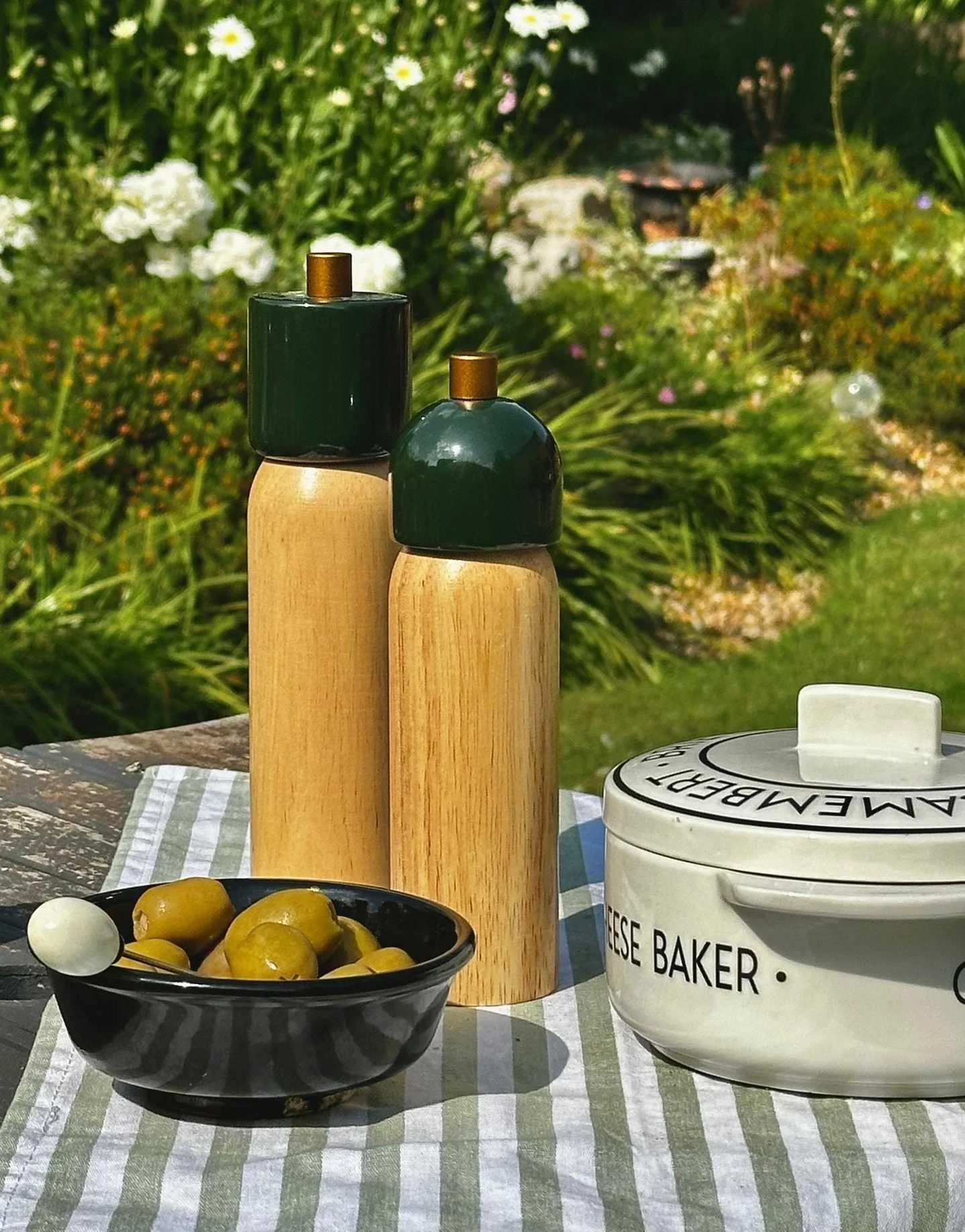 MÆGEN - Green Salt & Pepper Shaker,... MÆGEN - Green Salt & Pepper Shaker,...