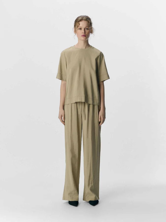 OBJECT - OBJWYN LO 2/4 TOP 137 2