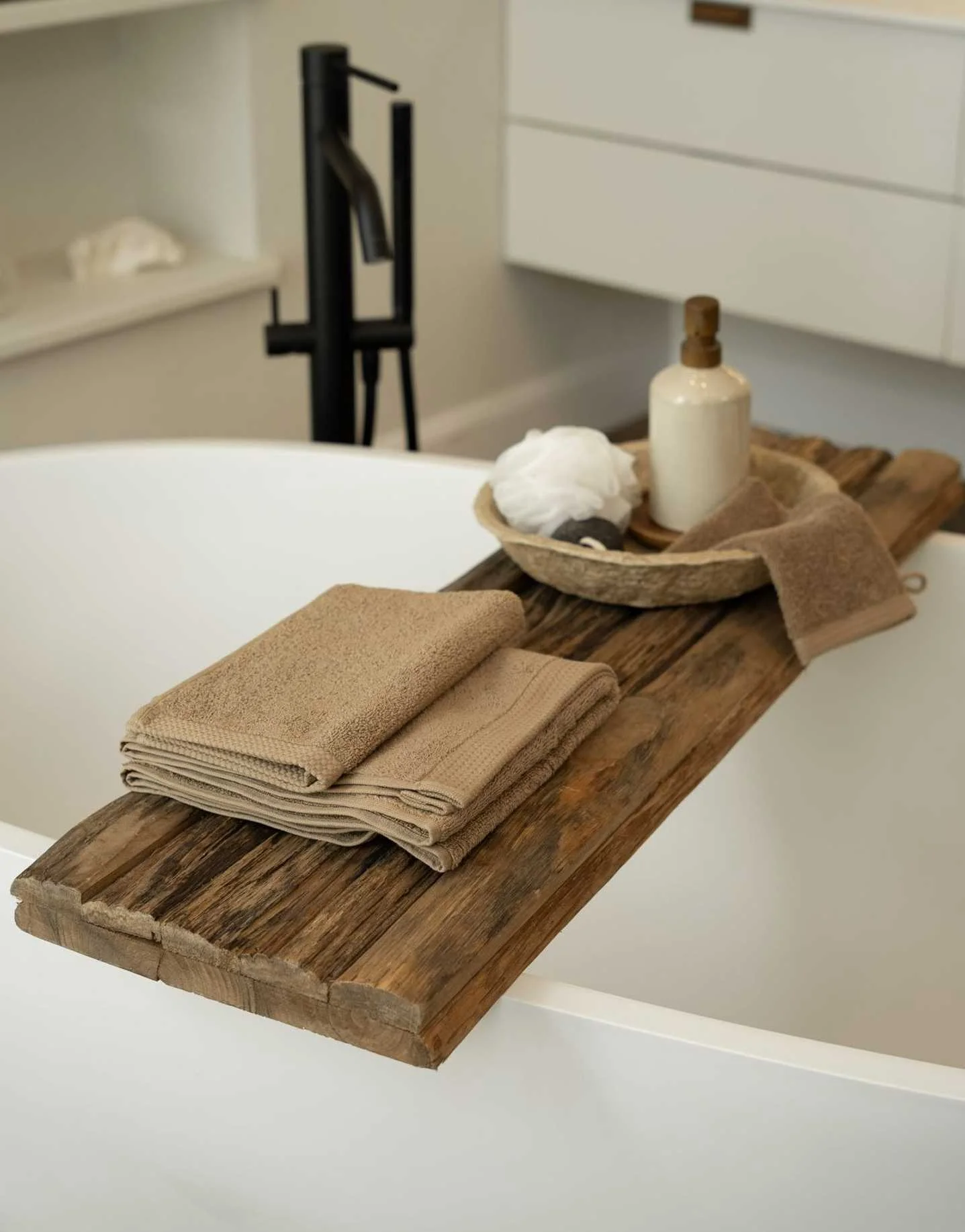 Tiseco - Green Towel, Delux, 50 x 30 CM Tiseco - Green Towel, Delux, 50 x 30 CM