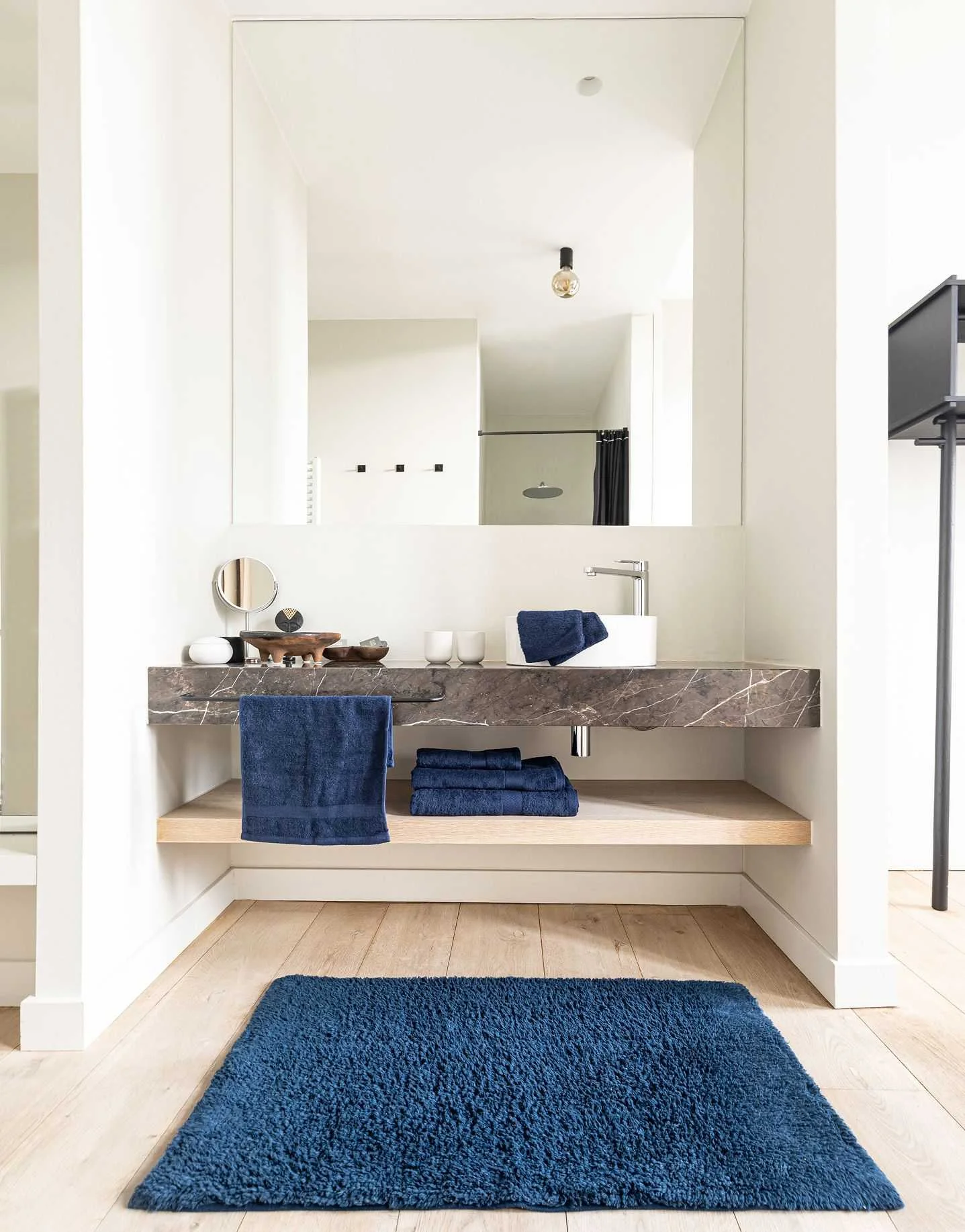 Tiseco - ლურჯი პირსახოცი, 100 x 50 სმ Tiseco - ლურჯი პირსახოცი, 100 x 50 სმ