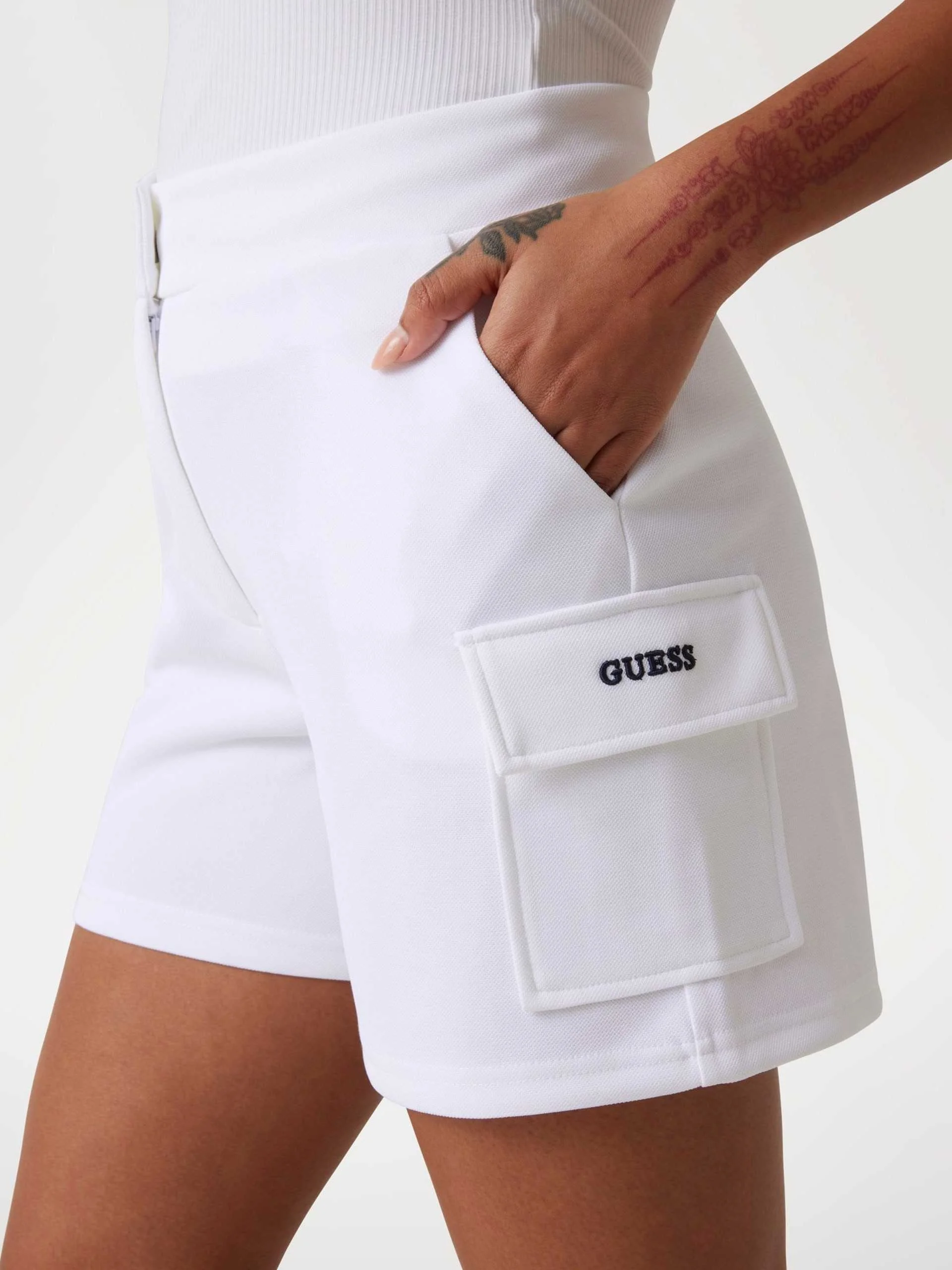 GUESS - AMARYLLIS CARGO SHORT GUESS - AMARYLLIS CARGO SHORT