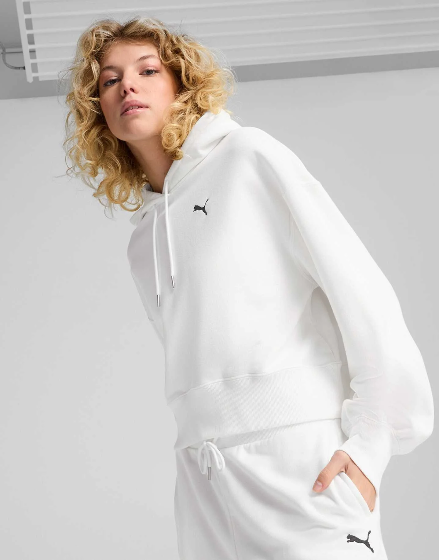 Puma - WARDROBE ESS Cropped Hoodie TR Puma - WARDROBE ESS Cropped Hoodie TR