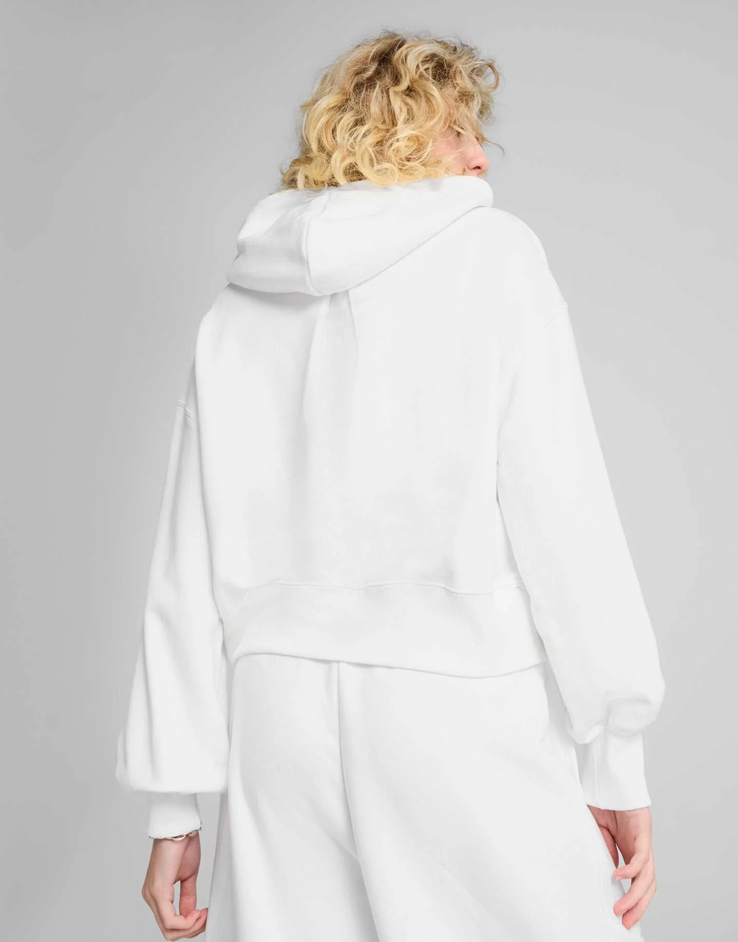 Puma - WARDROBE ESS Cropped Hoodie TR Puma - WARDROBE ESS Cropped Hoodie TR