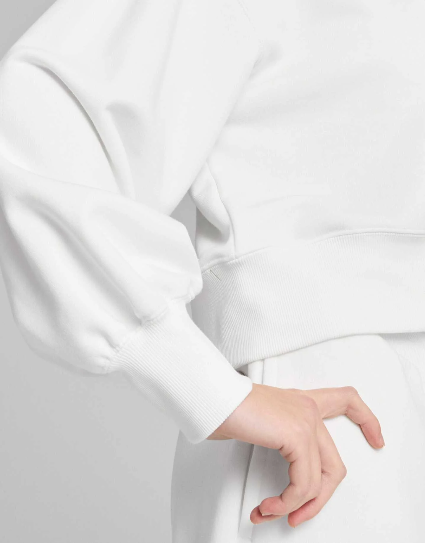 Puma - WARDROBE ESS Cropped Hoodie TR Puma - WARDROBE ESS Cropped Hoodie TR