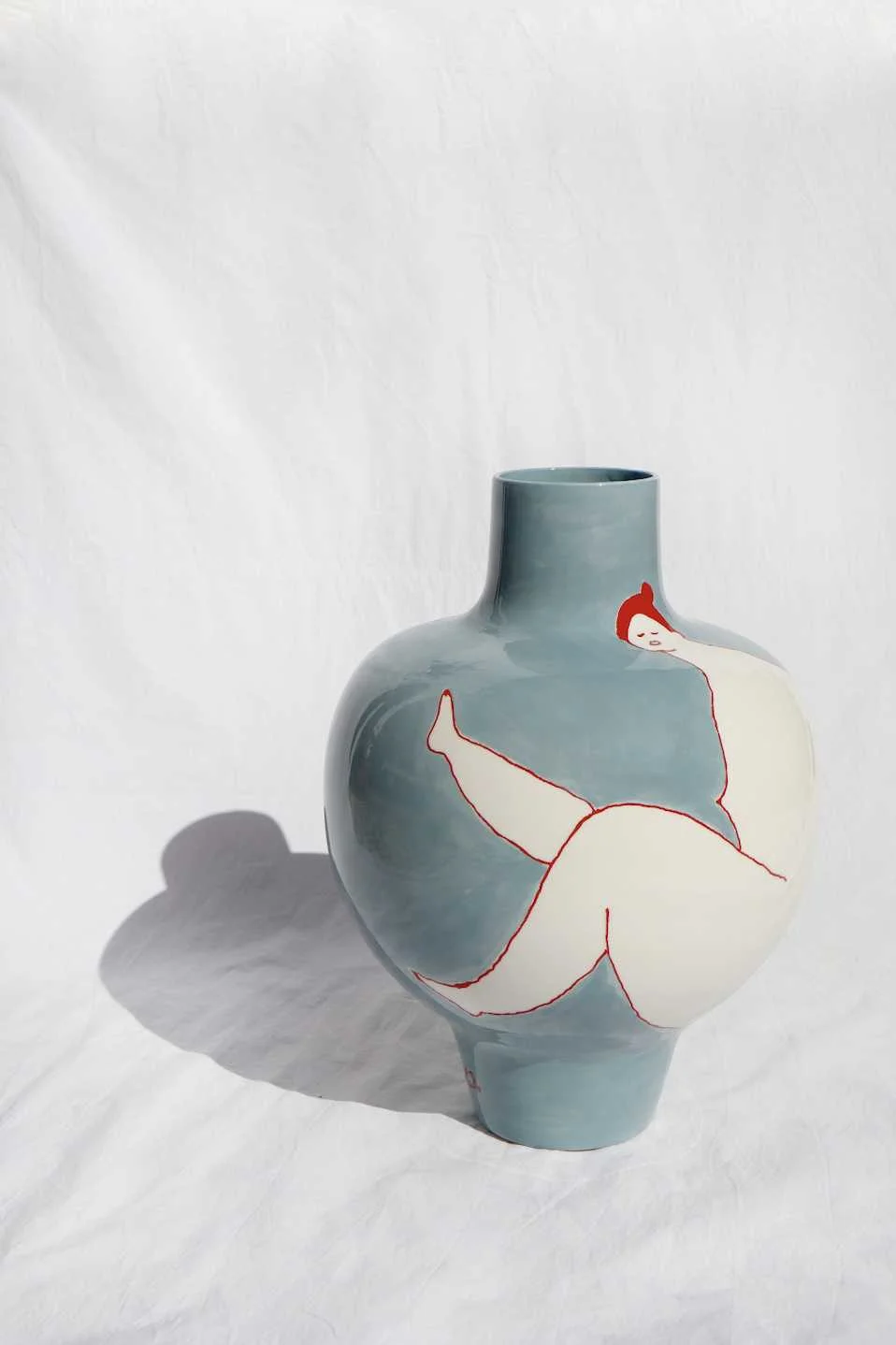 LAETITIA ROUGET - Blue Vase, Queen,... LAETITIA ROUGET - Blue Vase, Queen,...