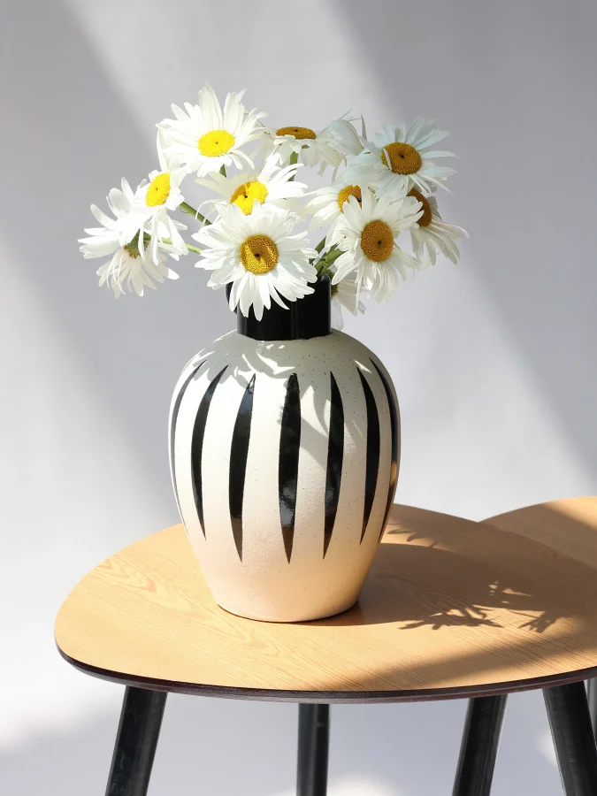 Koopman - Black Vase, 25 x... 2