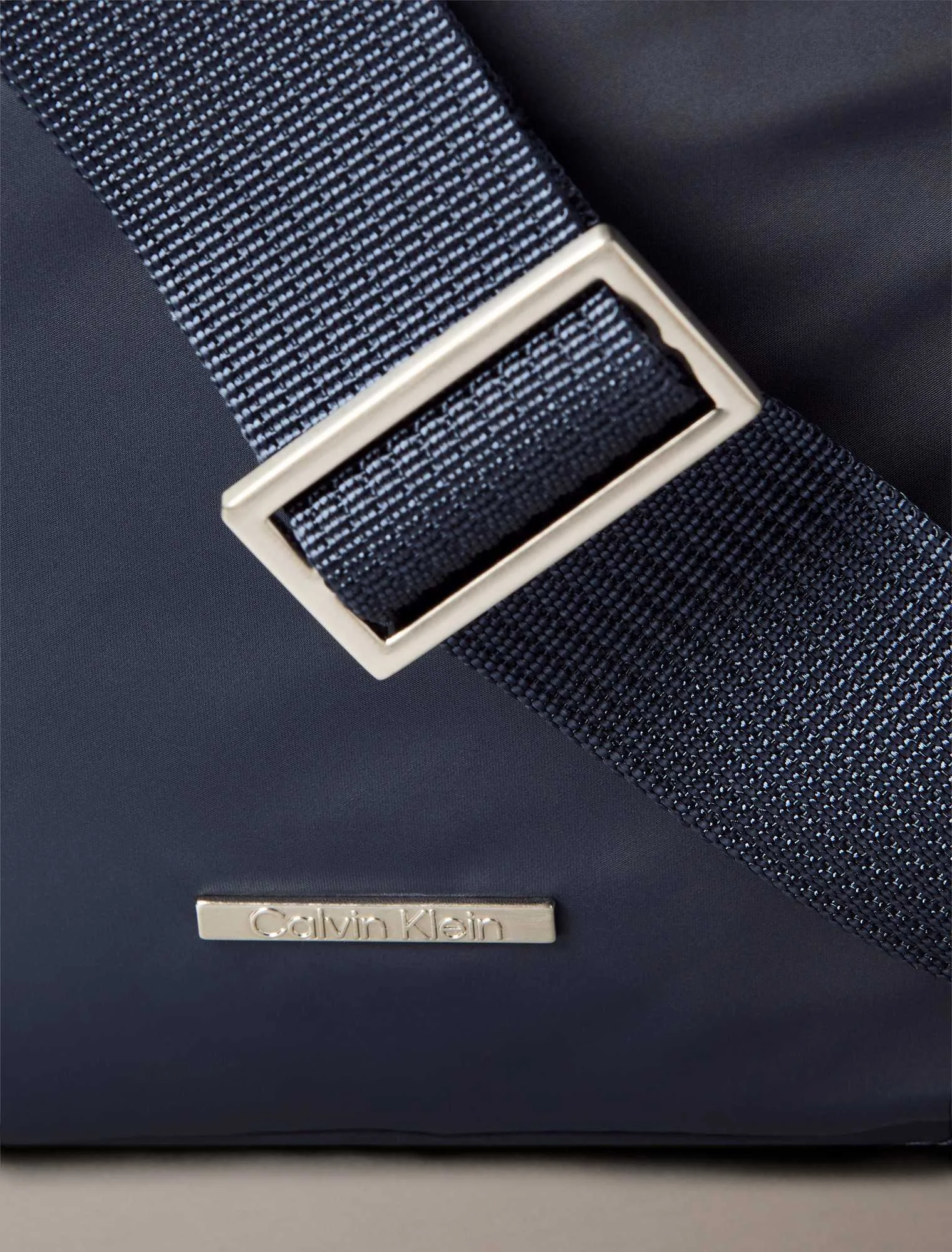 CALVIN KLEIN - SLEEK NYLON REPORTER CALVIN KLEIN - SLEEK NYLON REPORTER