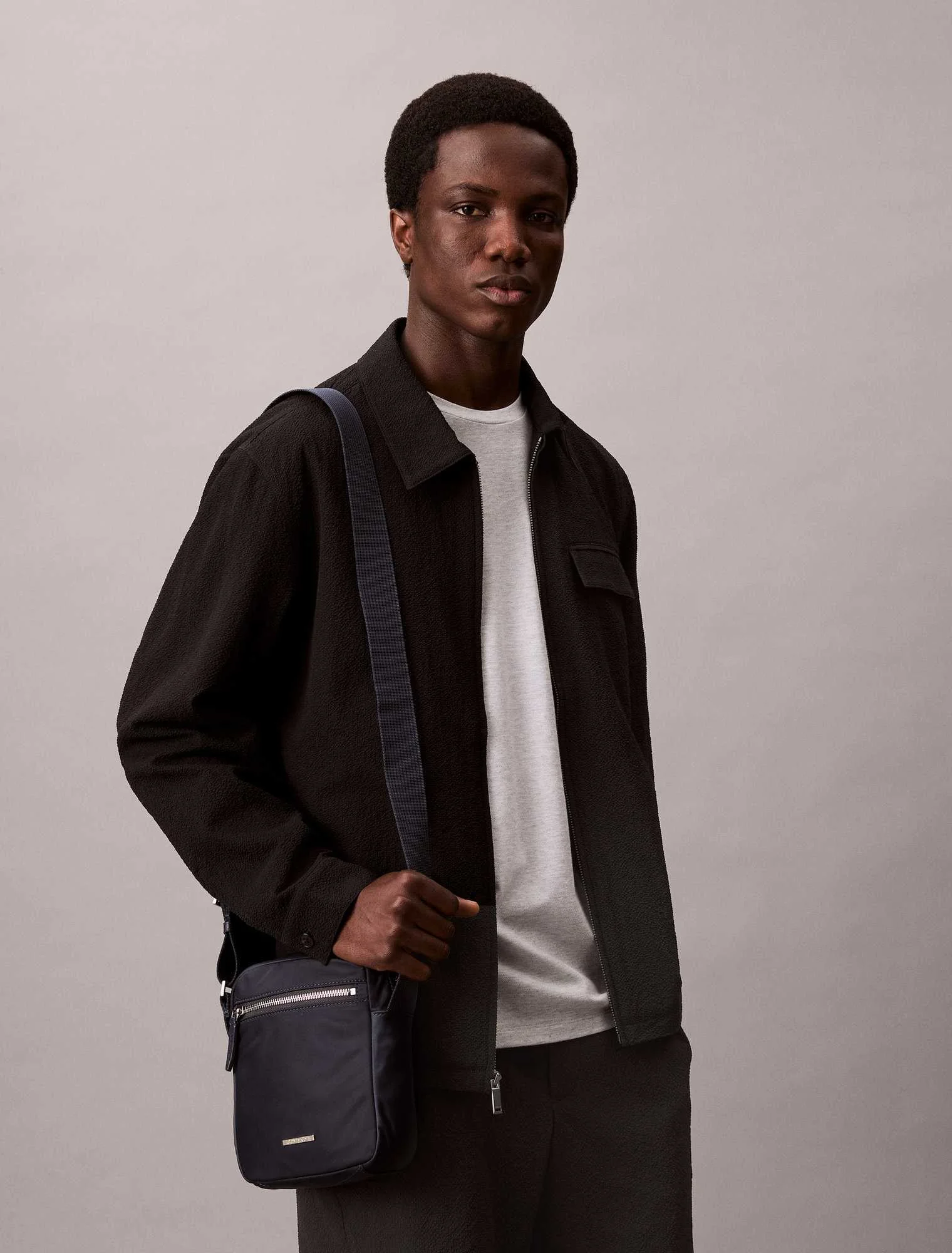 CALVIN KLEIN - SLEEK NYLON REPORTER CALVIN KLEIN - SLEEK NYLON REPORTER