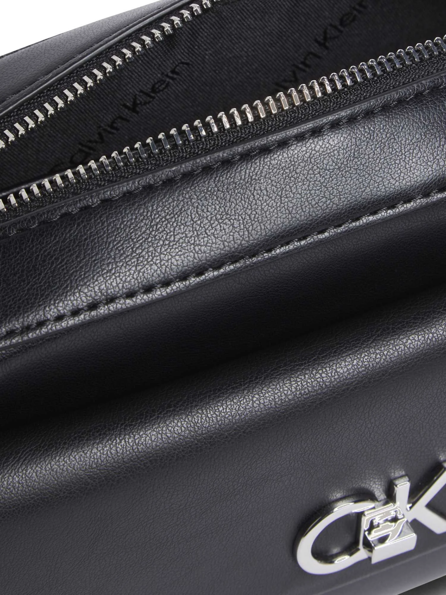 CALVIN KLEIN - CK RE-LOCK POCKET... CALVIN KLEIN - CK RE-LOCK POCKET...