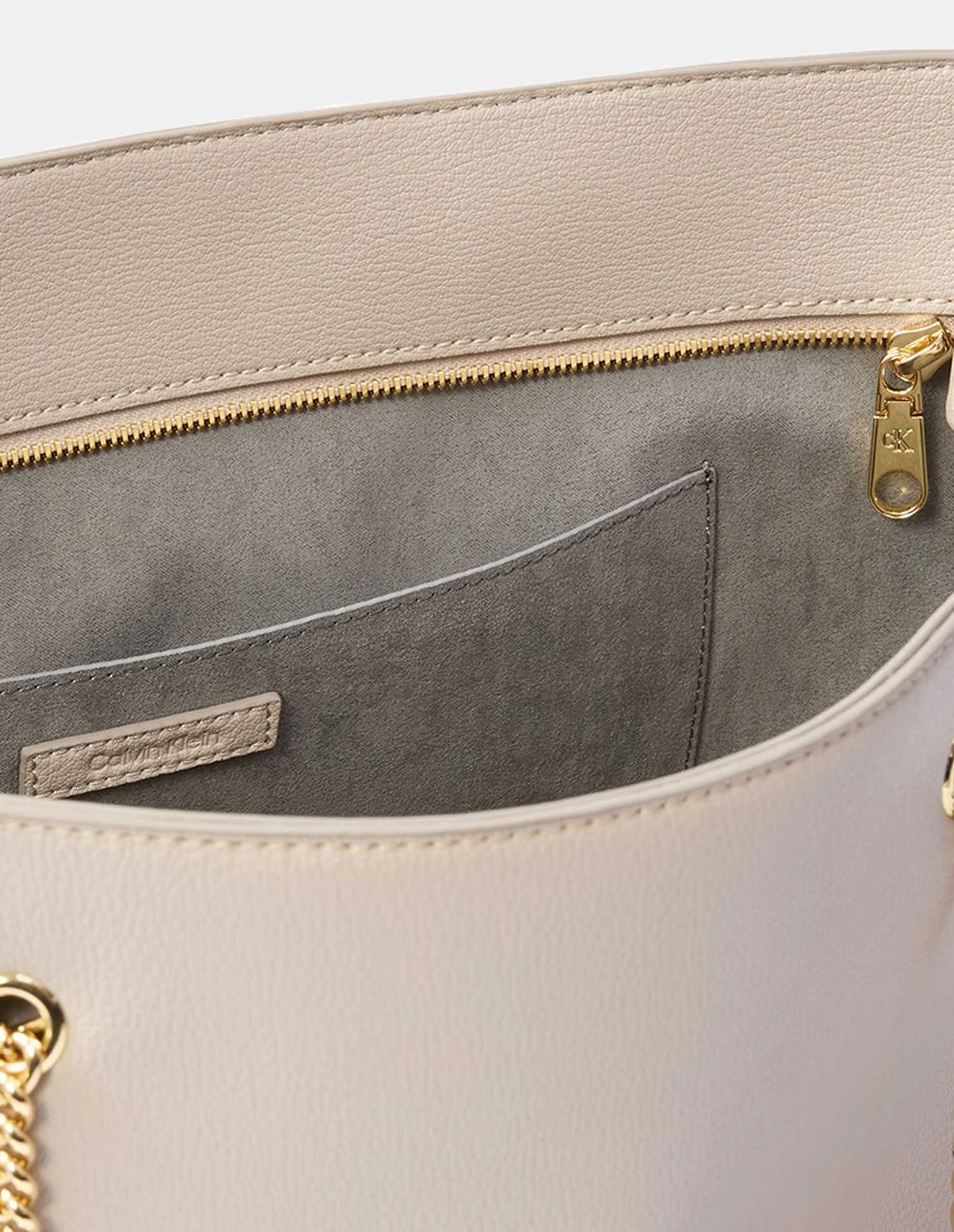 CALVIN KLEIN - MINIMAL MONOGRAM CHAIN... CALVIN KLEIN - MINIMAL MONOGRAM CHAIN...