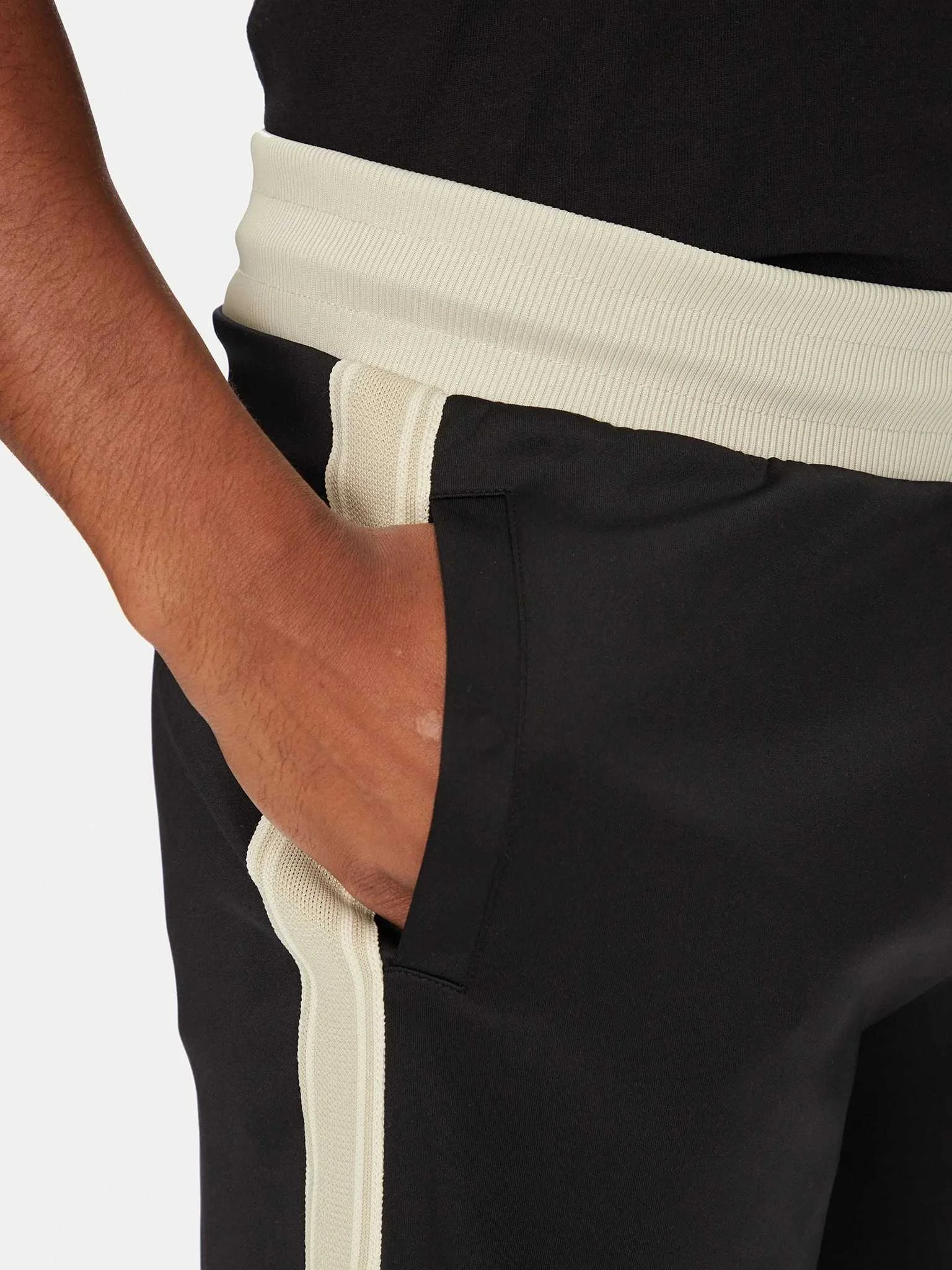 GUESS - FULVIO SHORT GUESS - FULVIO SHORT