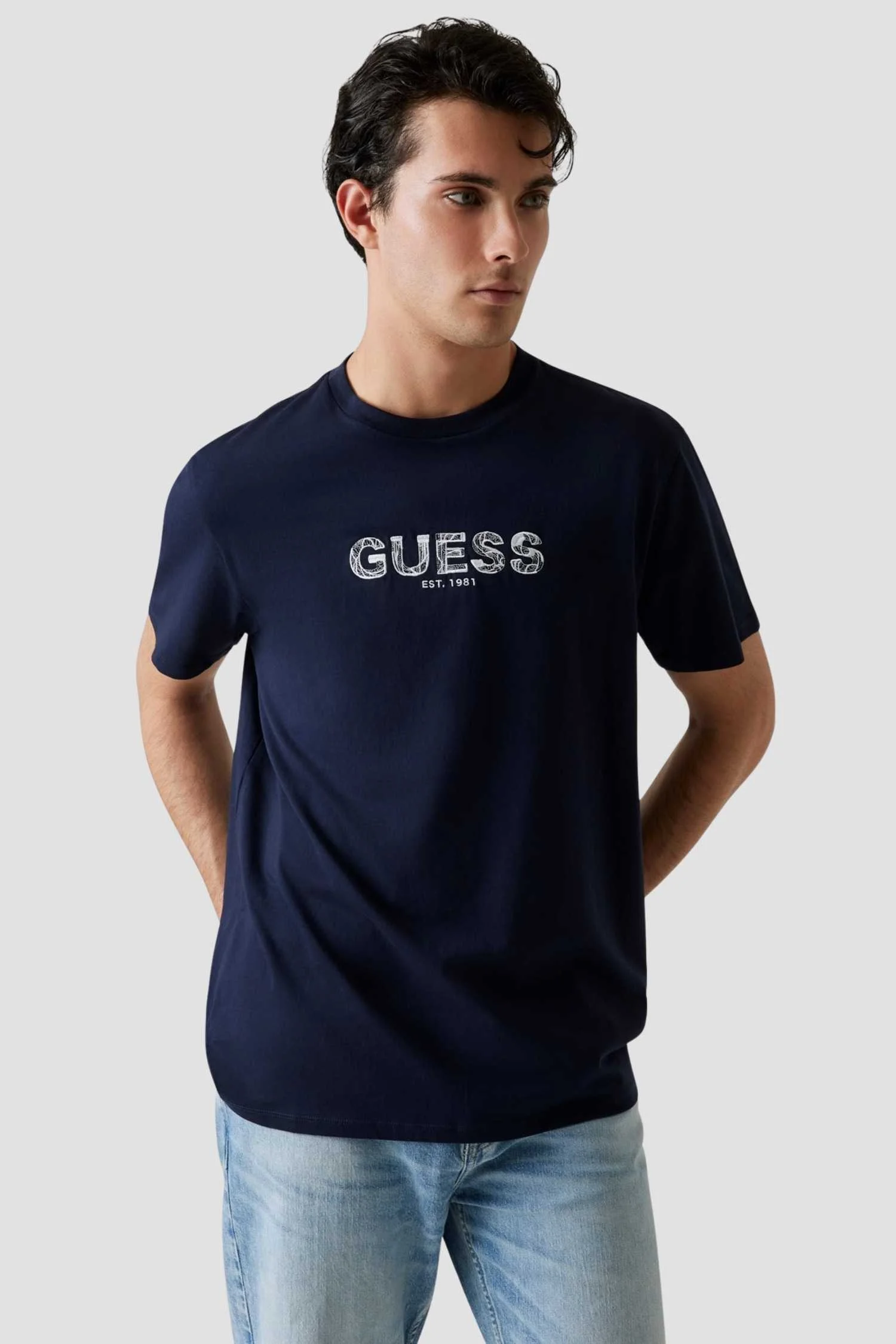 GUESS - SS BSC GUESS EMBROIDERY LOGO GUESS - SS BSC GUESS EMBROIDERY LOGO