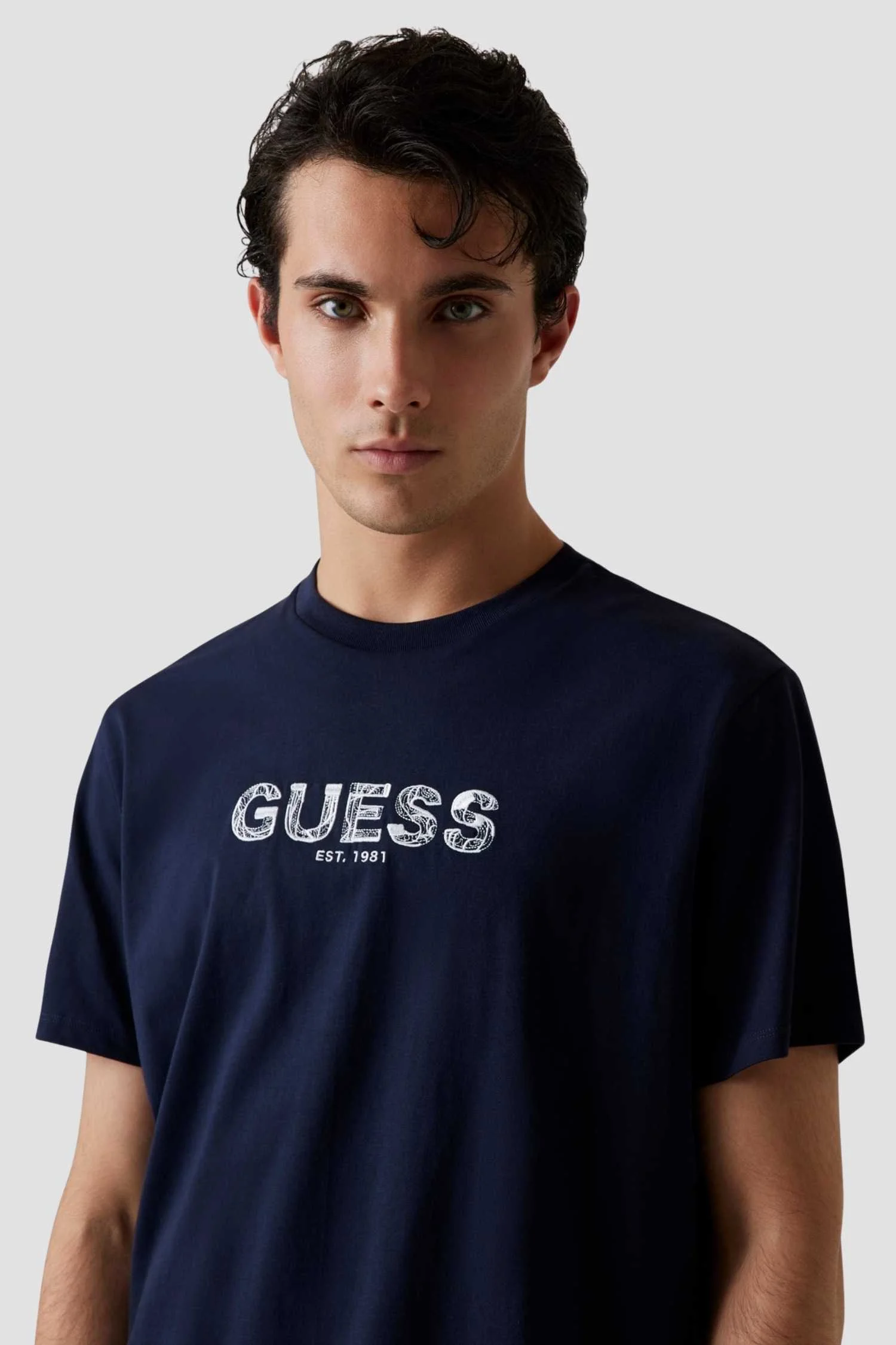 GUESS - SS BSC GUESS EMBROIDERY LOGO GUESS - SS BSC GUESS EMBROIDERY LOGO