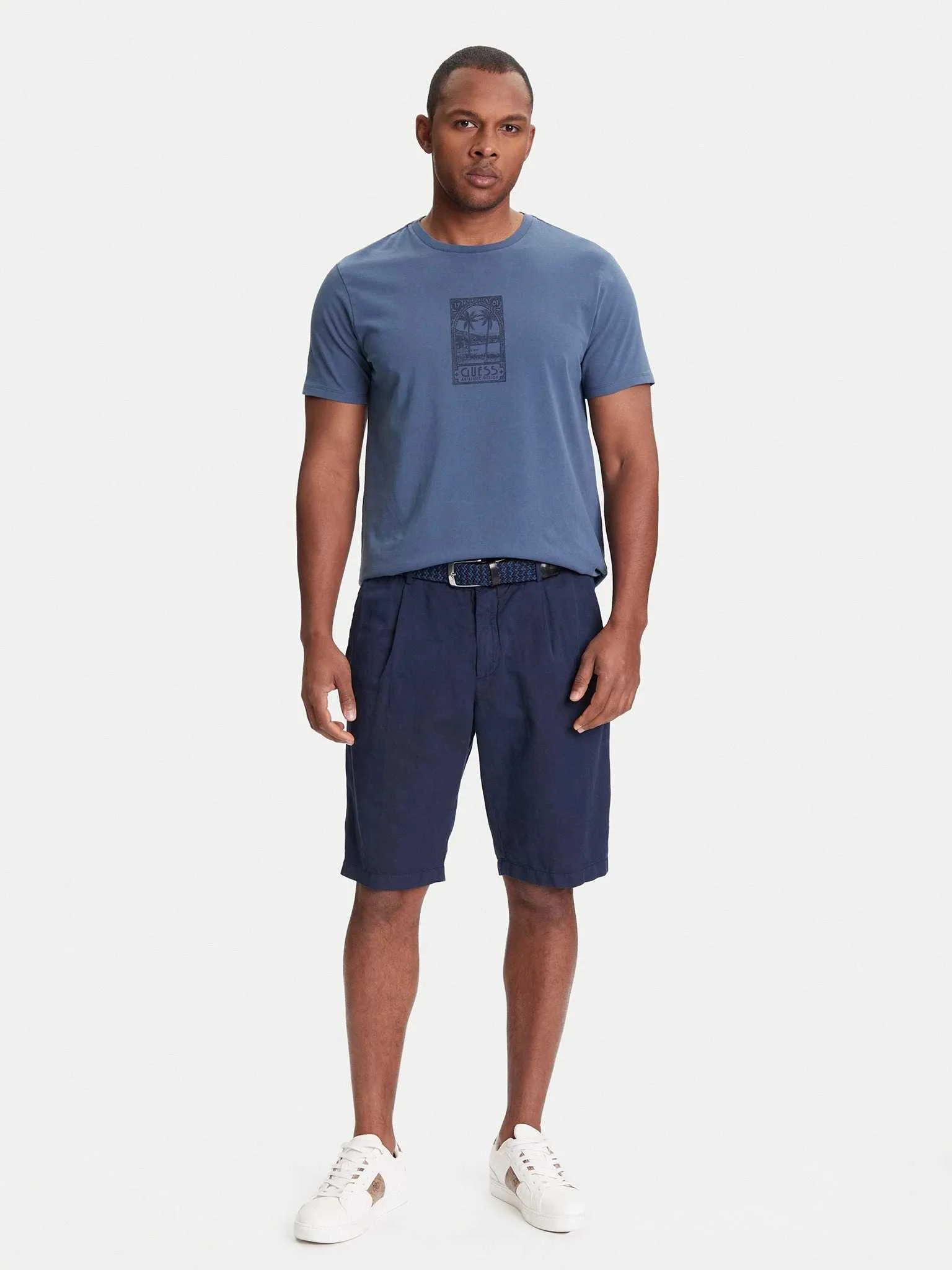 GUESS - SS BSC PARADISE POSTAGE TEE GUESS - SS BSC PARADISE POSTAGE TEE