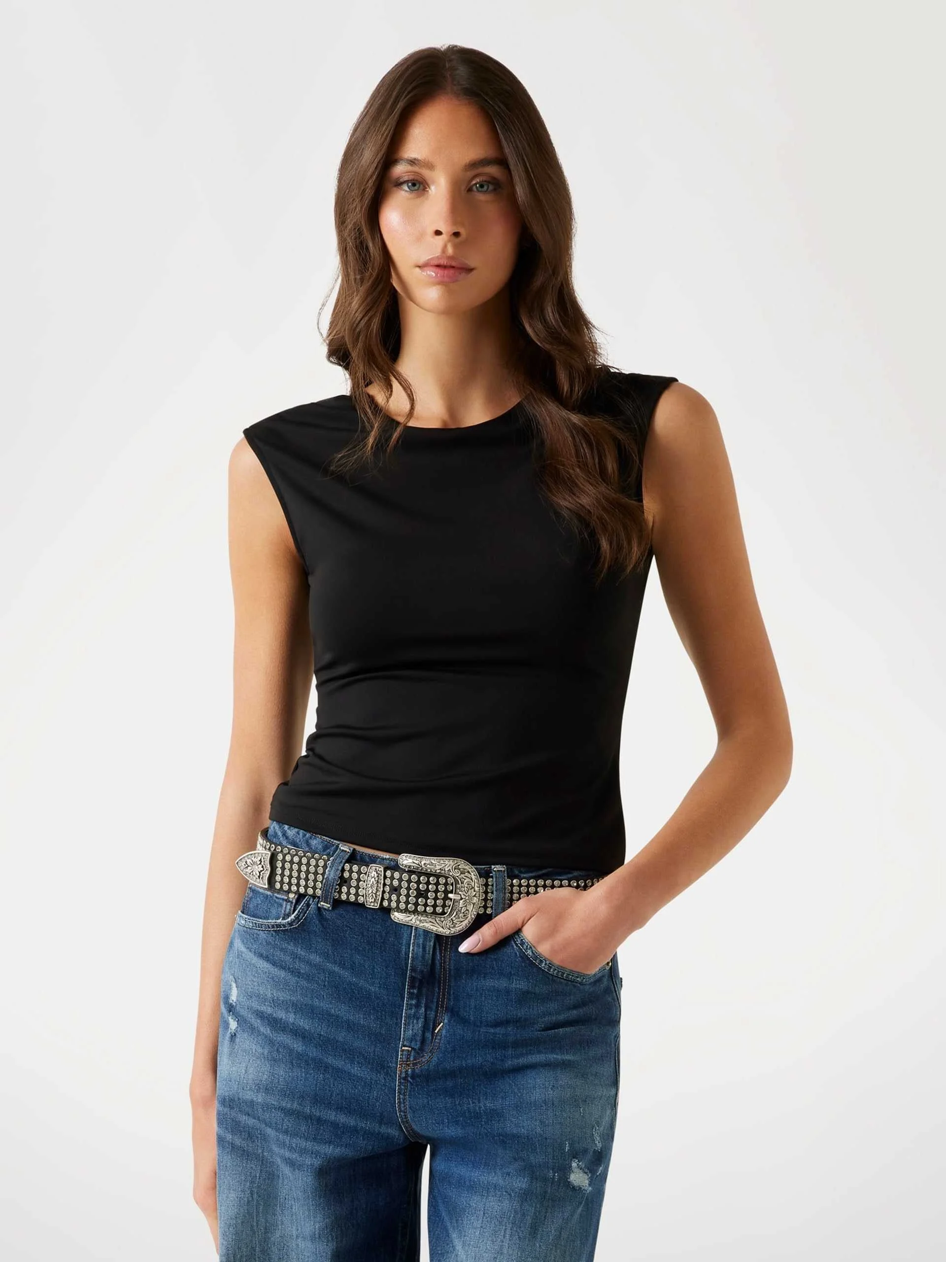 GUESS - SL CN SCOOP BACK MIA TOP GUESS - SL CN SCOOP BACK MIA TOP