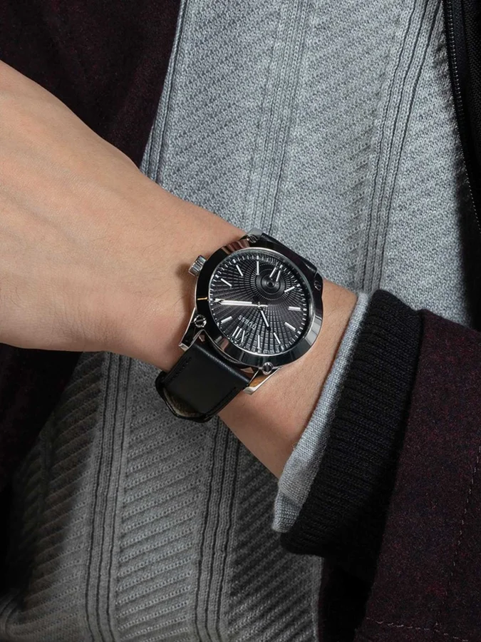 GUESS - CRESCENT 2