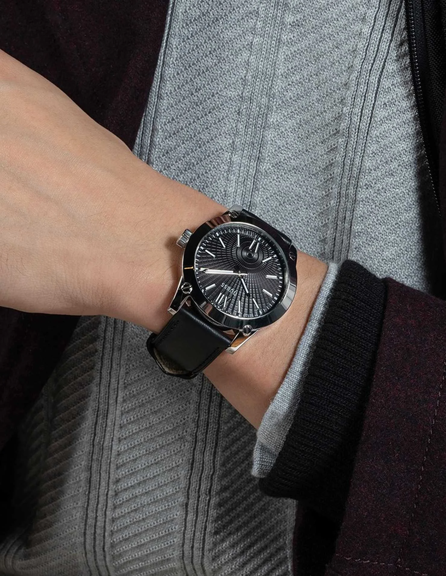 GUESS - CRESCENT GUESS - CRESCENT
