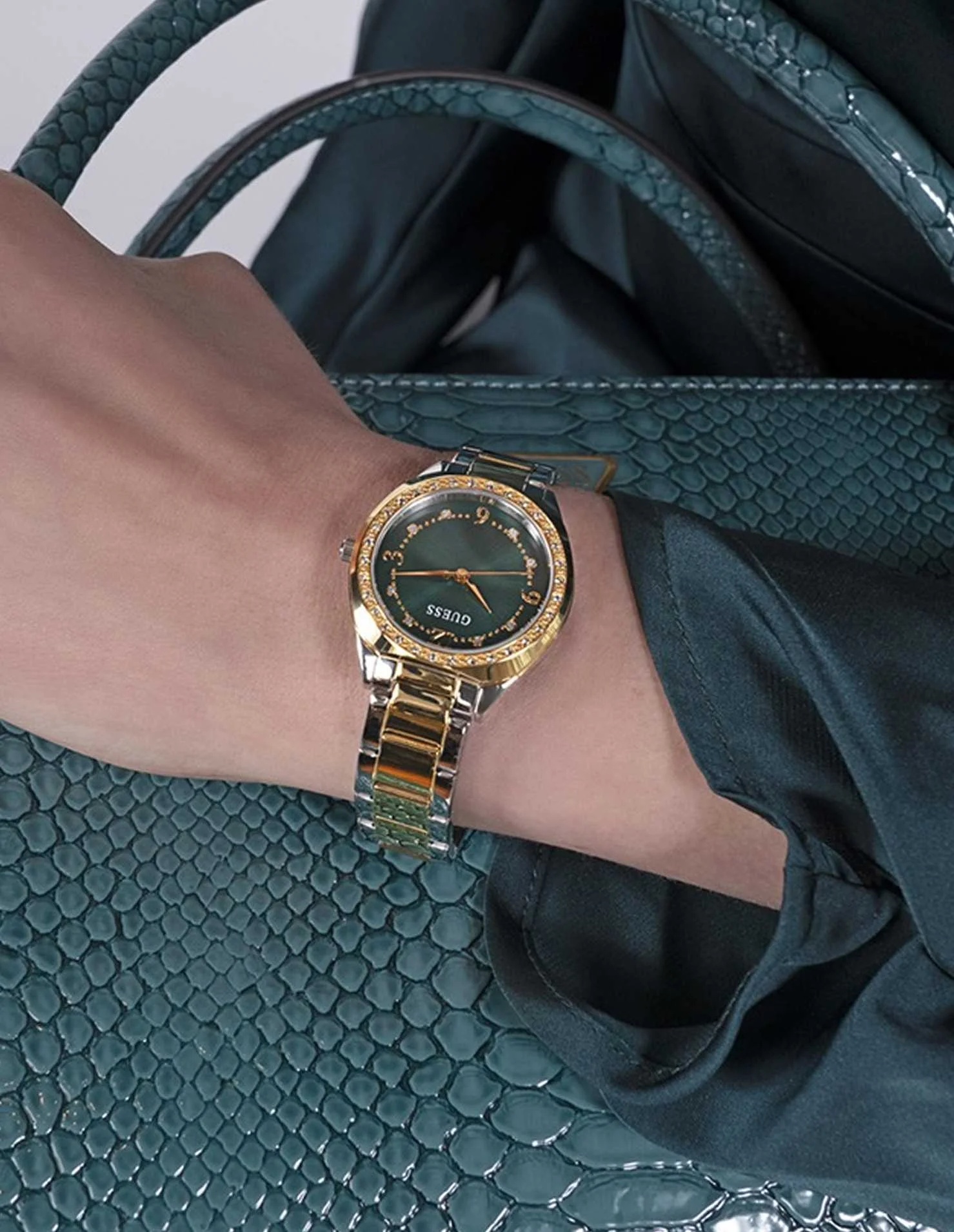 GUESS - CHARLOTTE GUESS - CHARLOTTE