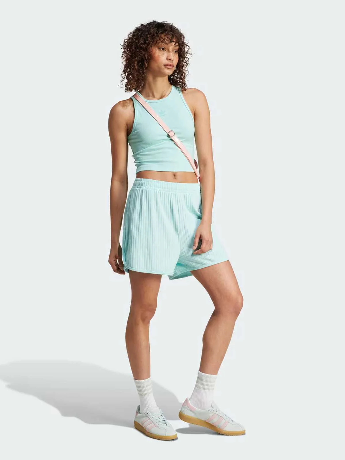 Adidas - ESS WR S SSHORT Adidas - ESS WR S SSHORT