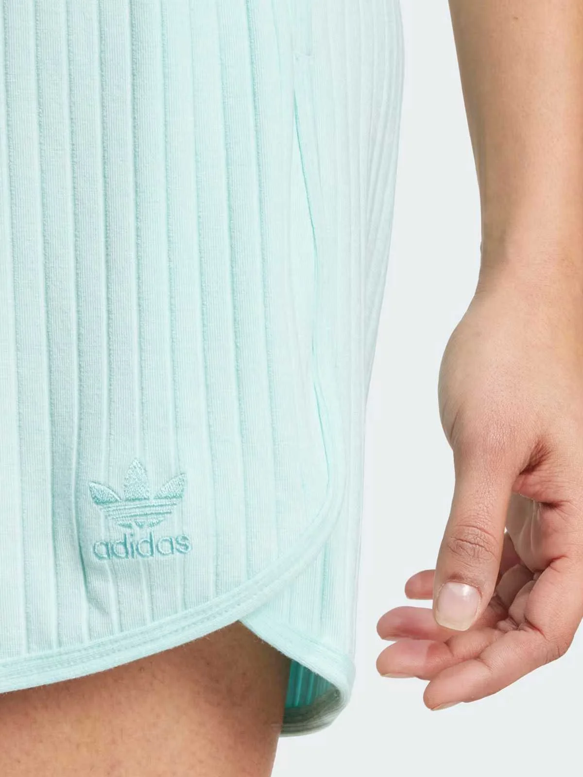 Adidas - ESS WR S SSHORT Adidas - ESS WR S SSHORT