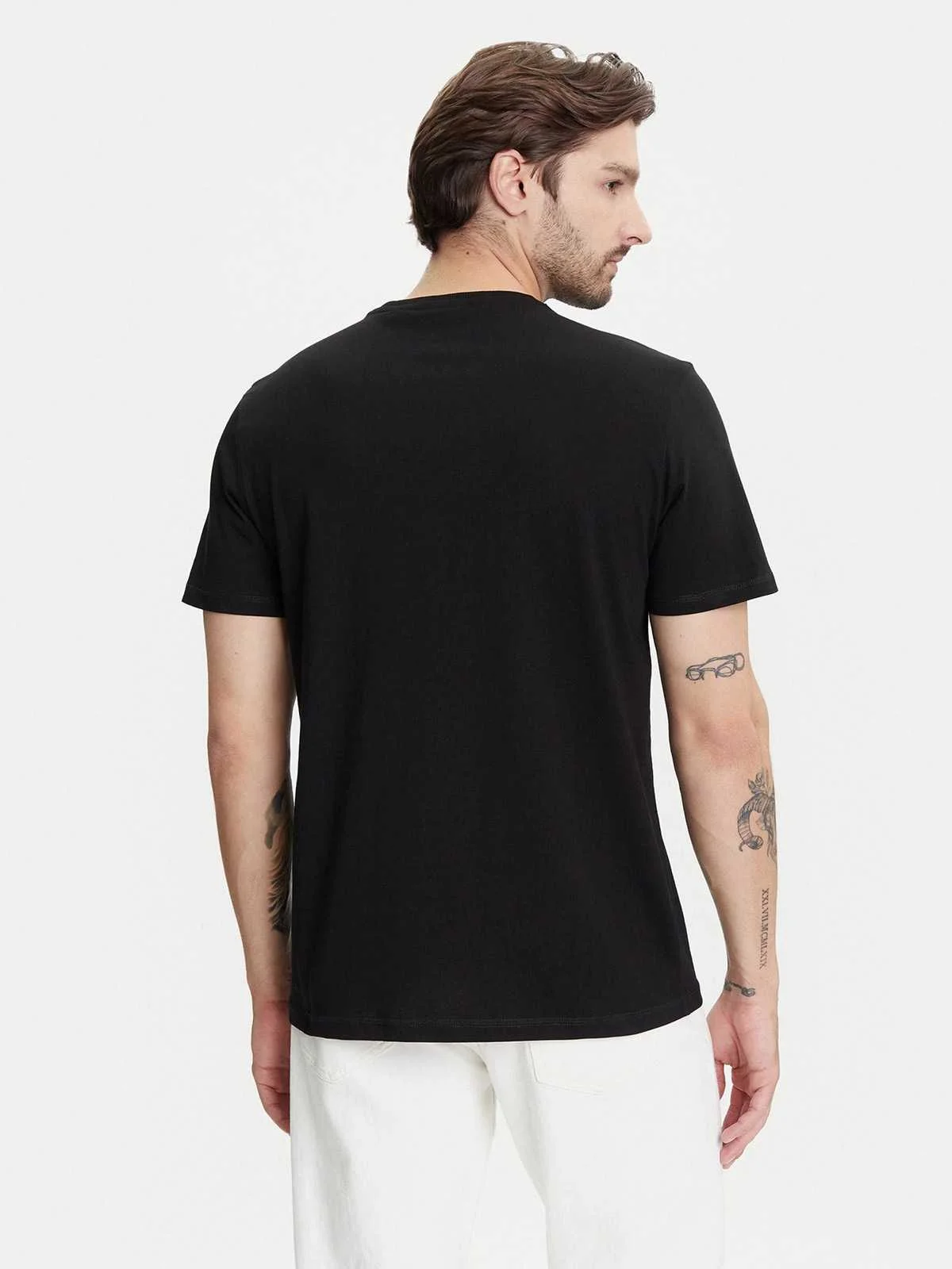 GUESS - SS CN GUESS TRIANGLE TEE GUESS - SS CN GUESS TRIANGLE TEE