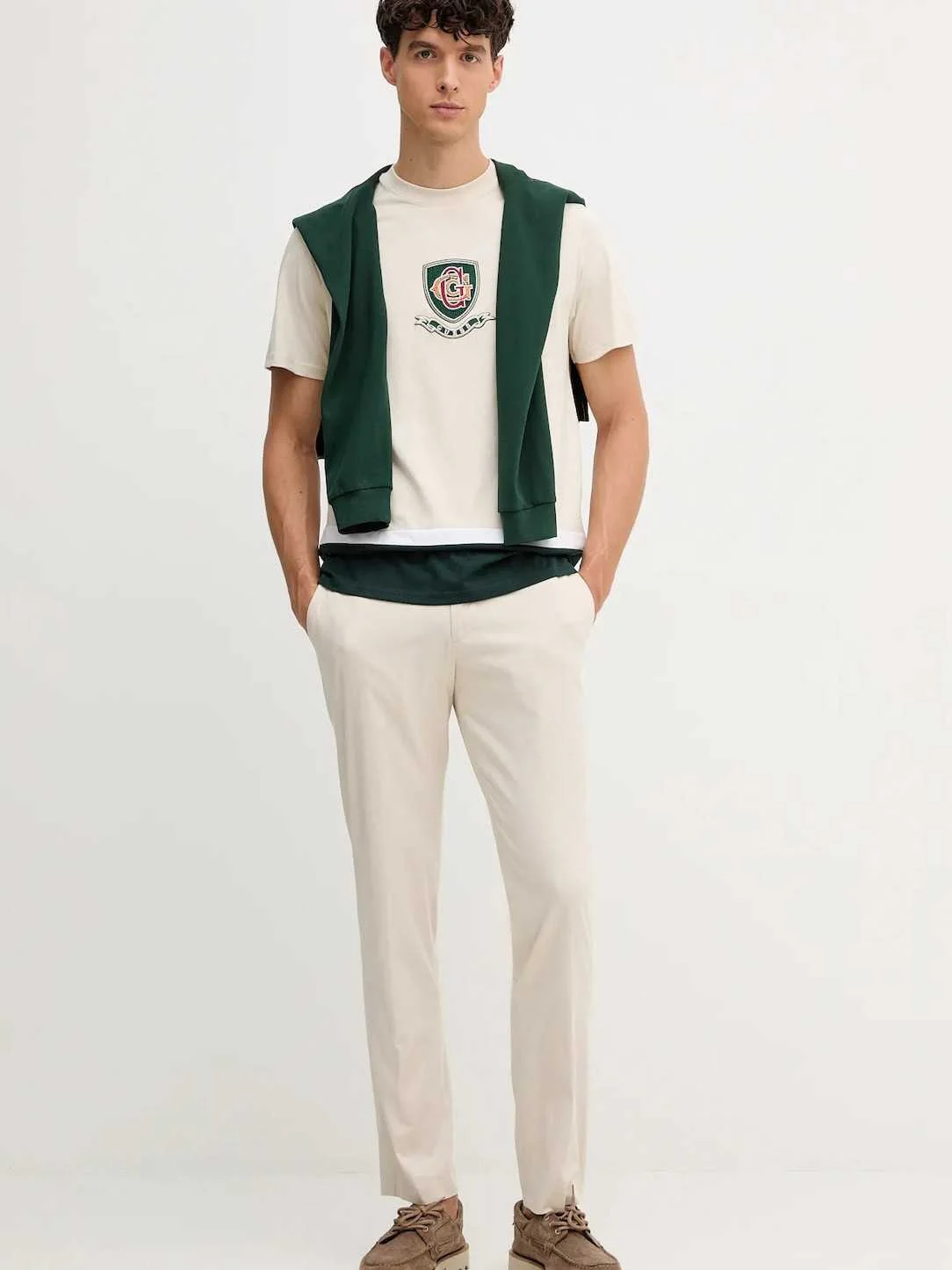 GUESS - SS CN COLOR BLOCK EMBLEM TEE GUESS - SS CN COLOR BLOCK EMBLEM TEE