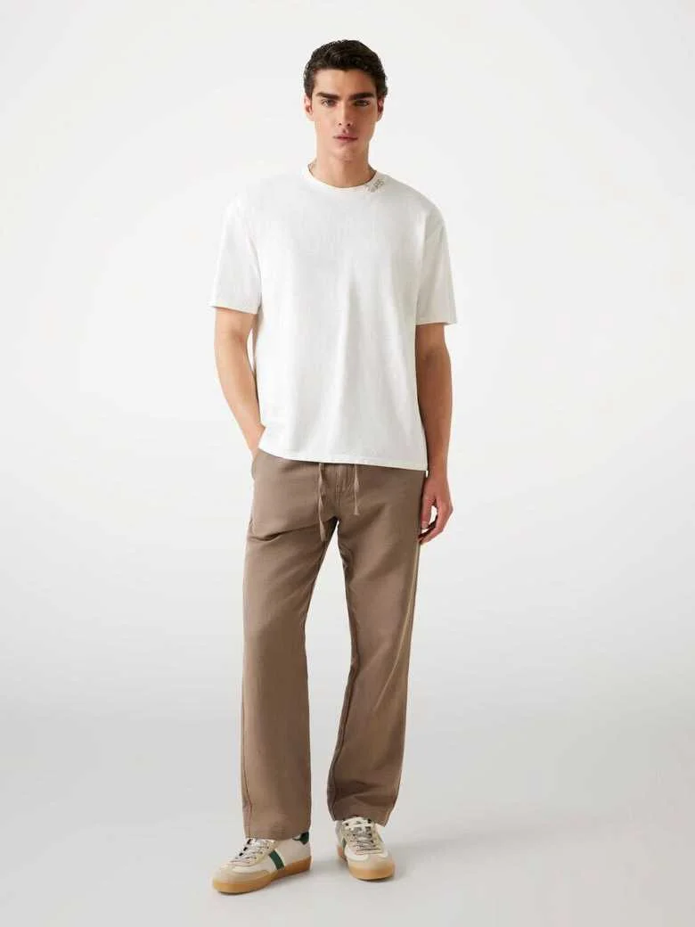 GUESS - SS DAVID FLORAL APPLQ CREW GUESS - SS DAVID FLORAL APPLQ CREW